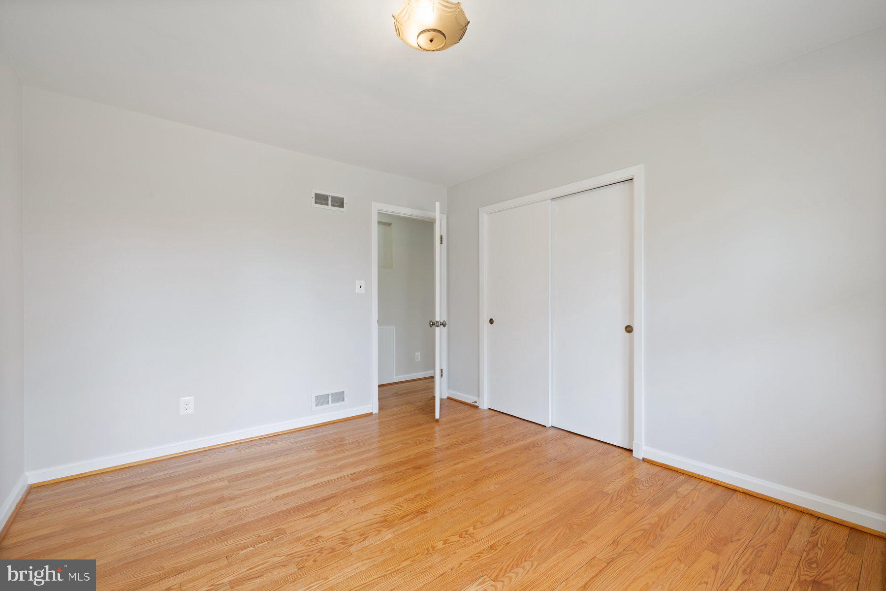 BURNT MILLS GAR-VILL - Residential