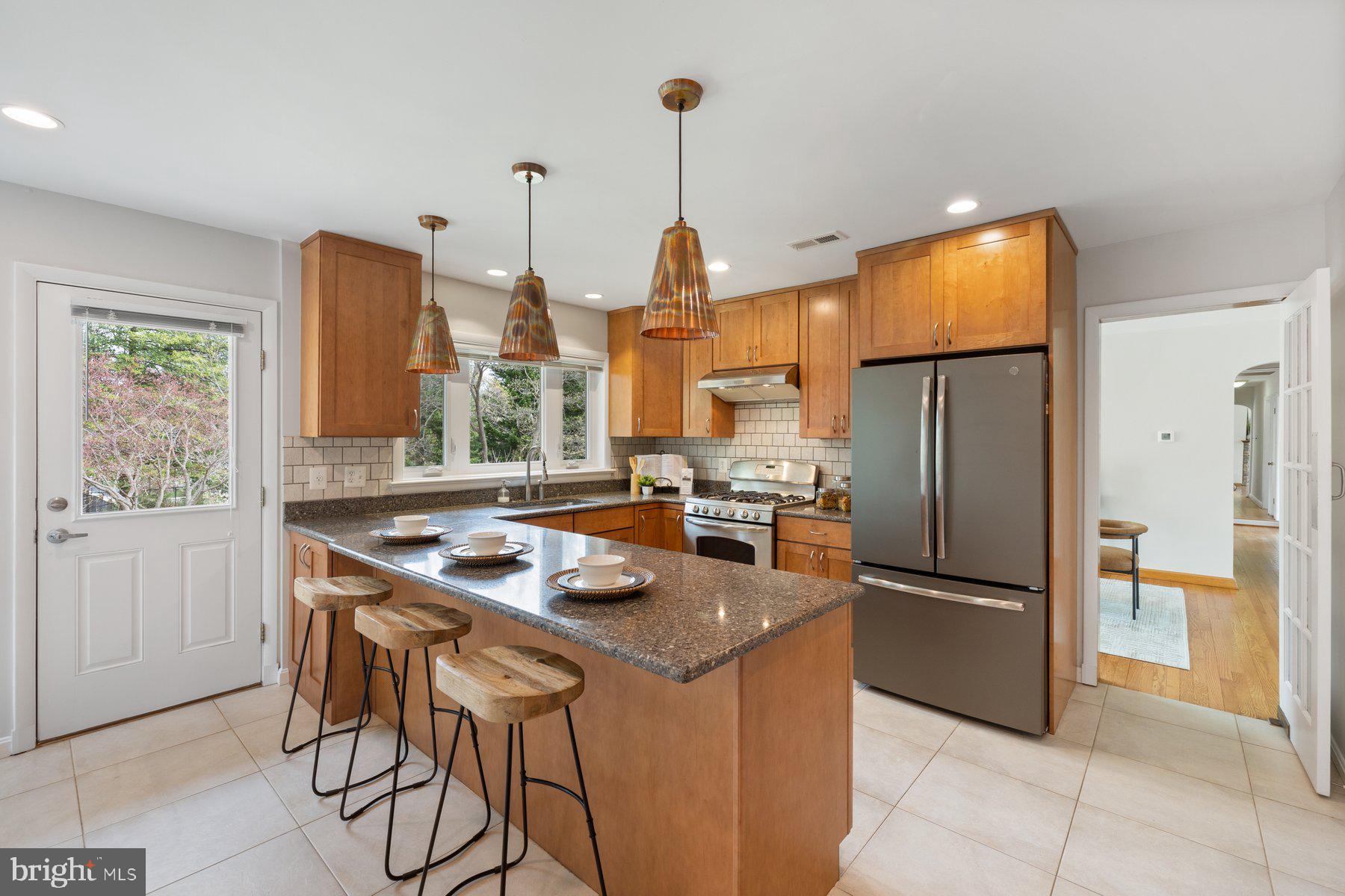 BURNT MILLS GAR-VILL - Residential