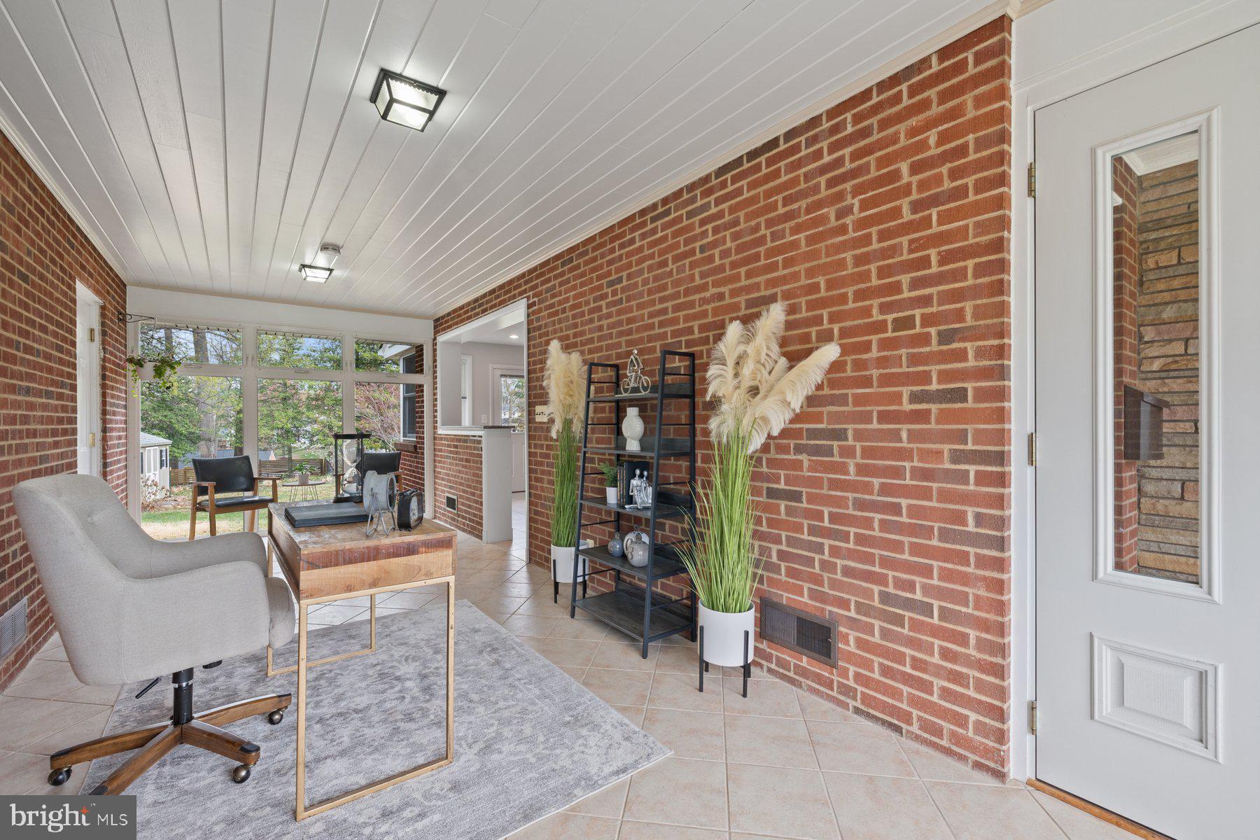 BURNT MILLS GAR-VILL - Residential