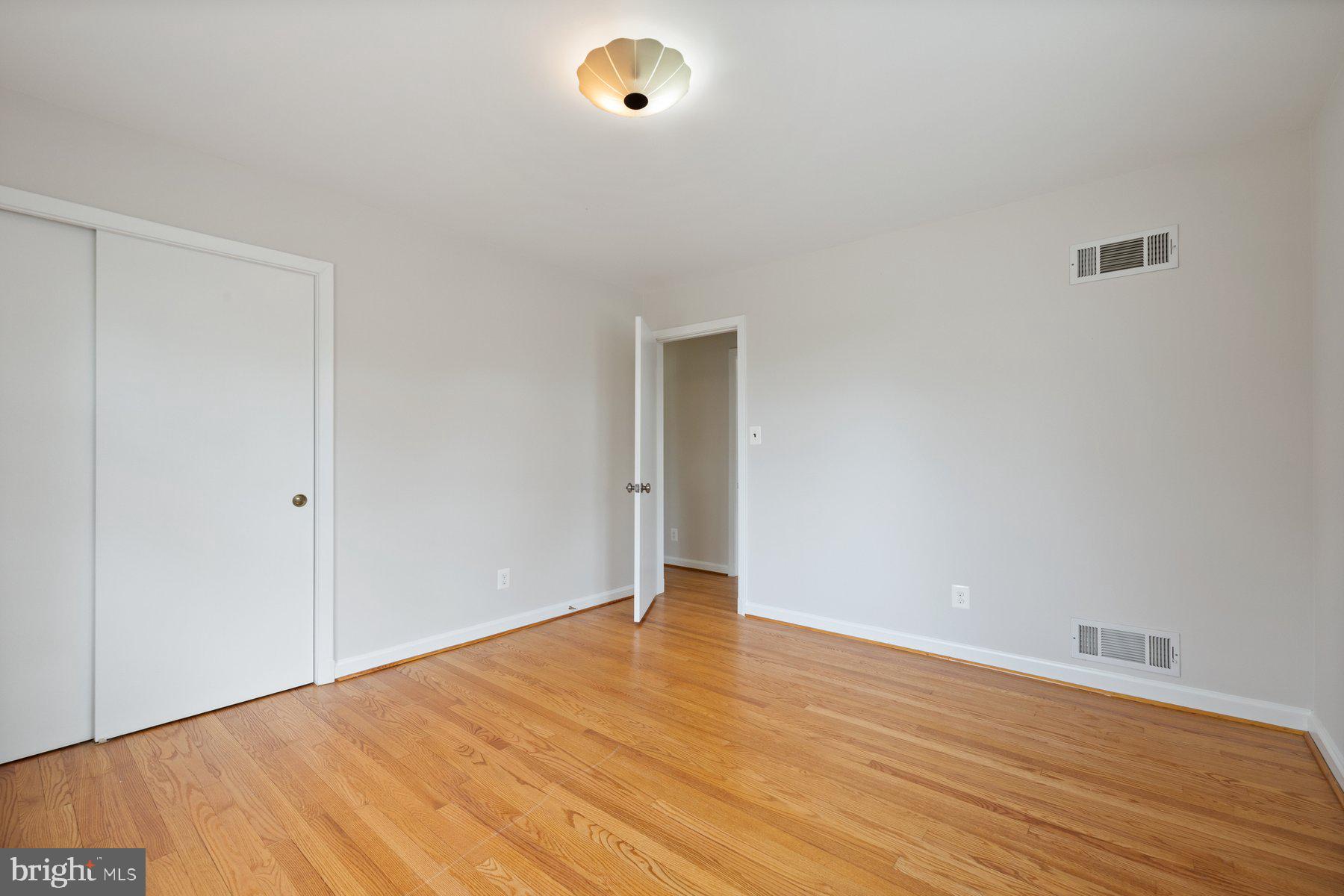 BURNT MILLS GAR-VILL - Residential