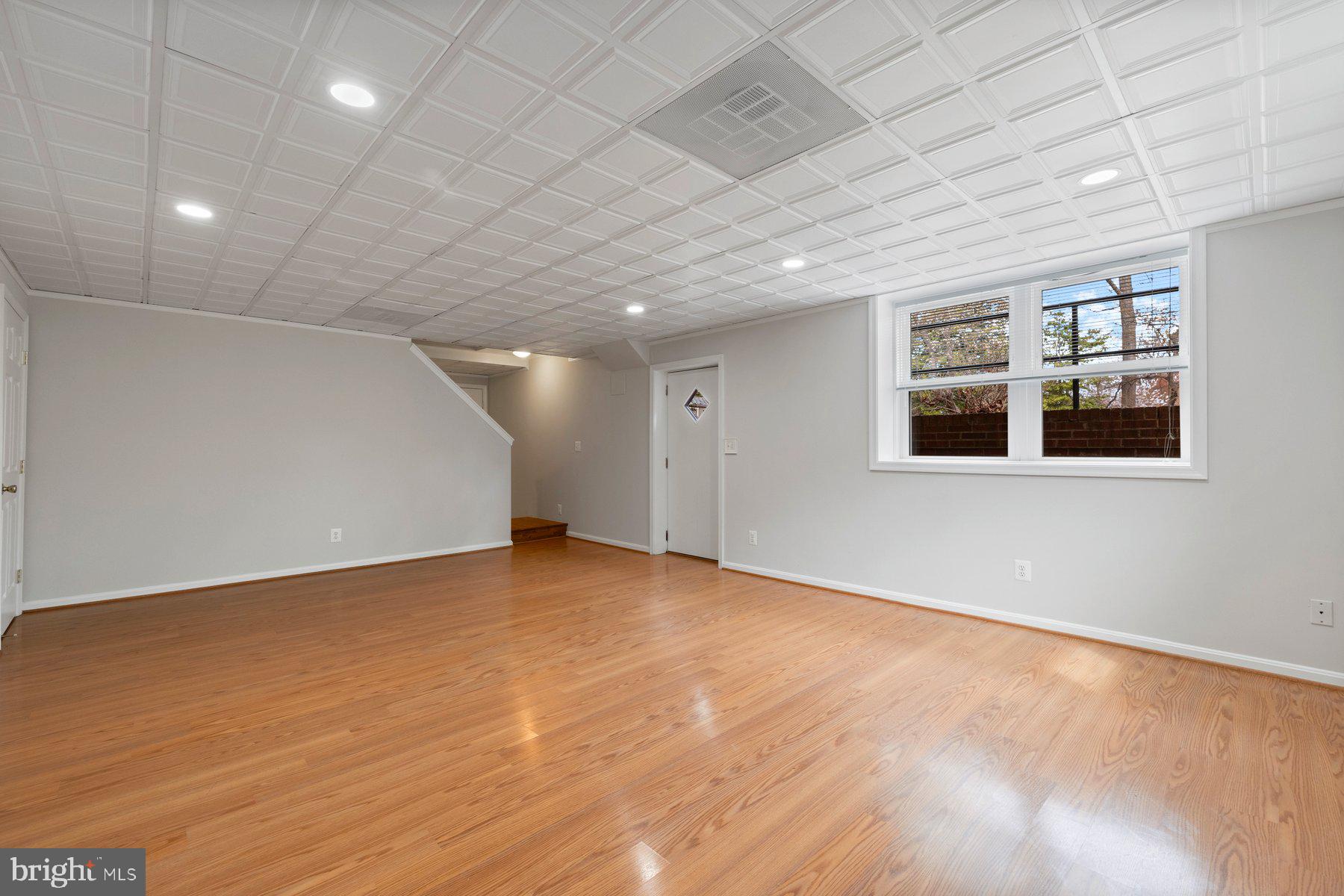 BURNT MILLS GAR-VILL - Residential