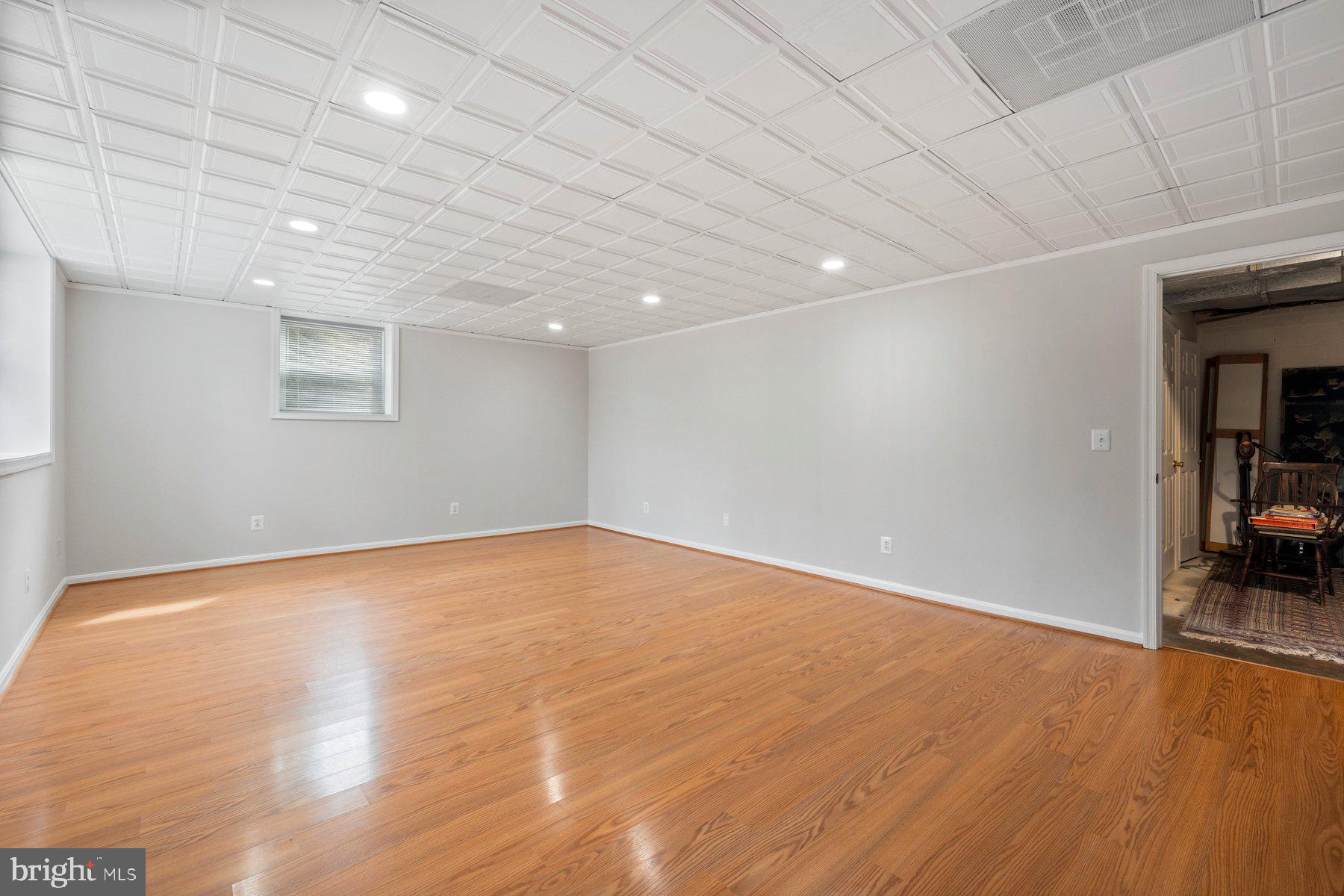 BURNT MILLS GAR-VILL - Residential