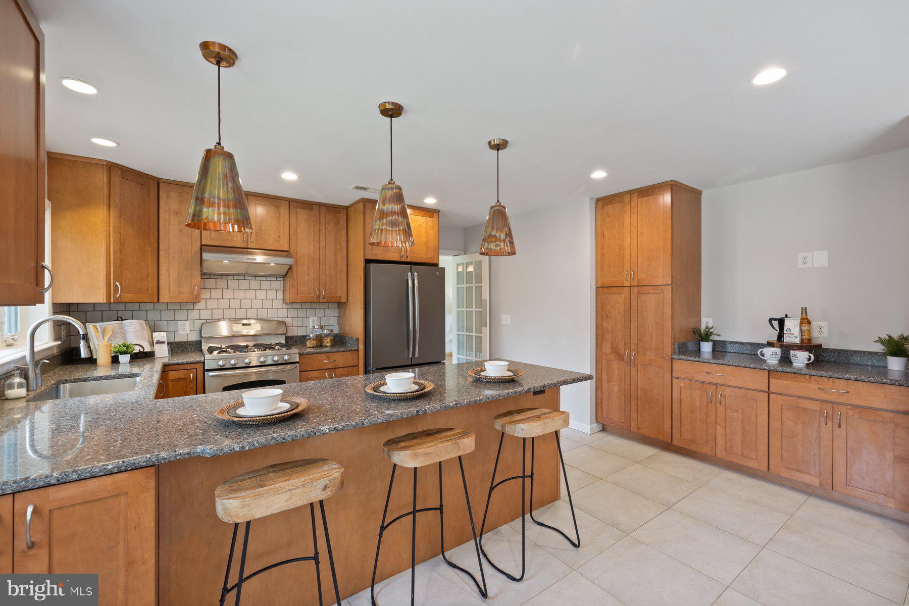 BURNT MILLS GAR-VILL - Residential