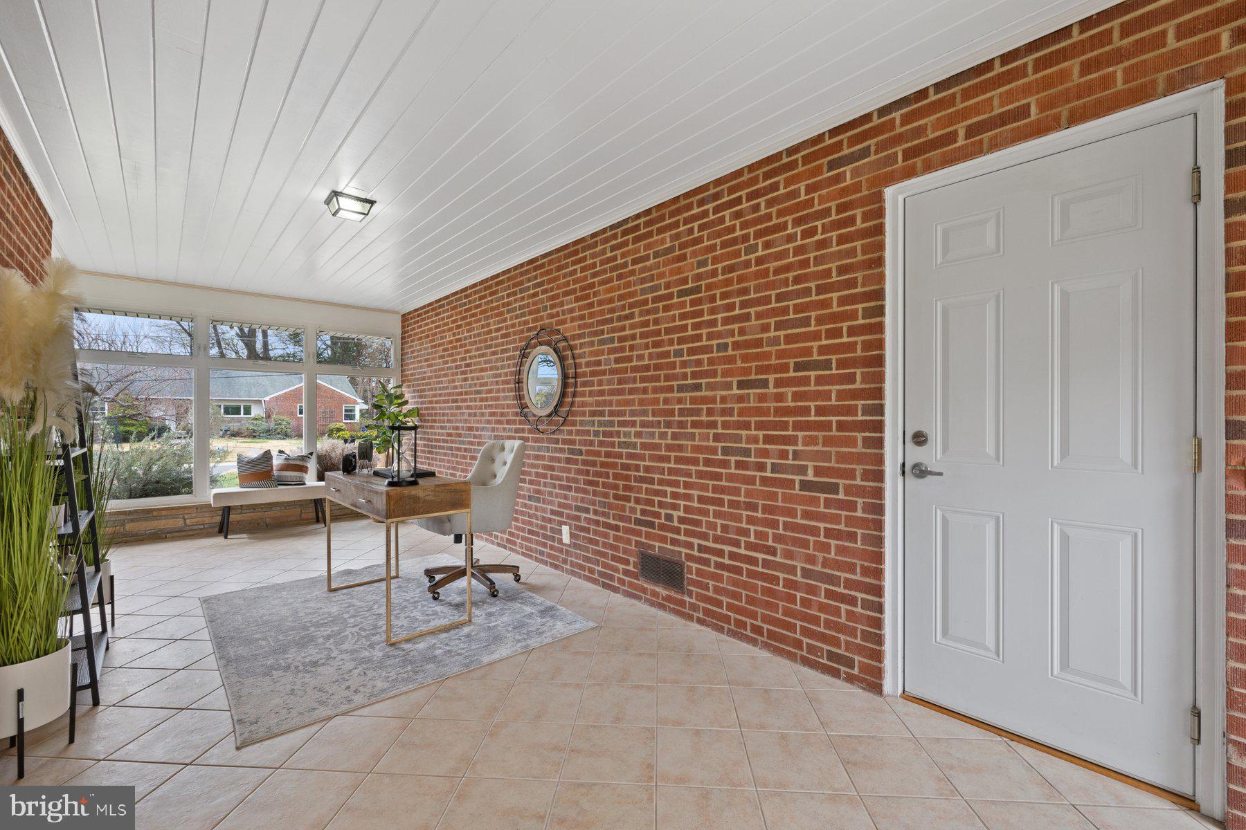 BURNT MILLS GAR-VILL - Residential