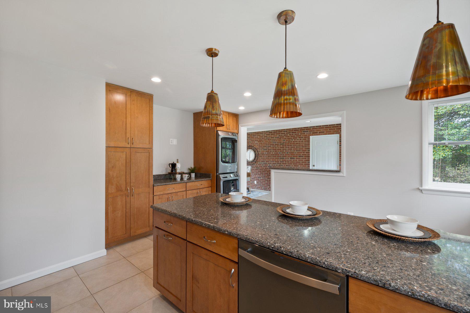 BURNT MILLS GAR-VILL - Residential