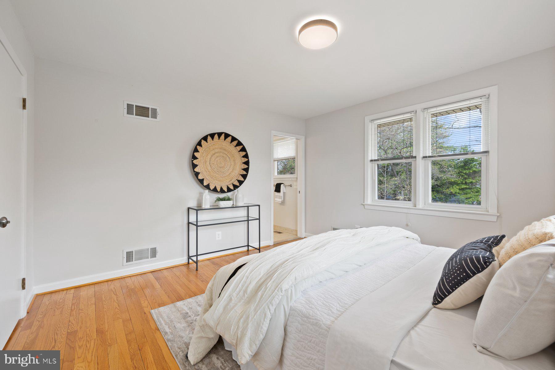 BURNT MILLS GAR-VILL - Residential