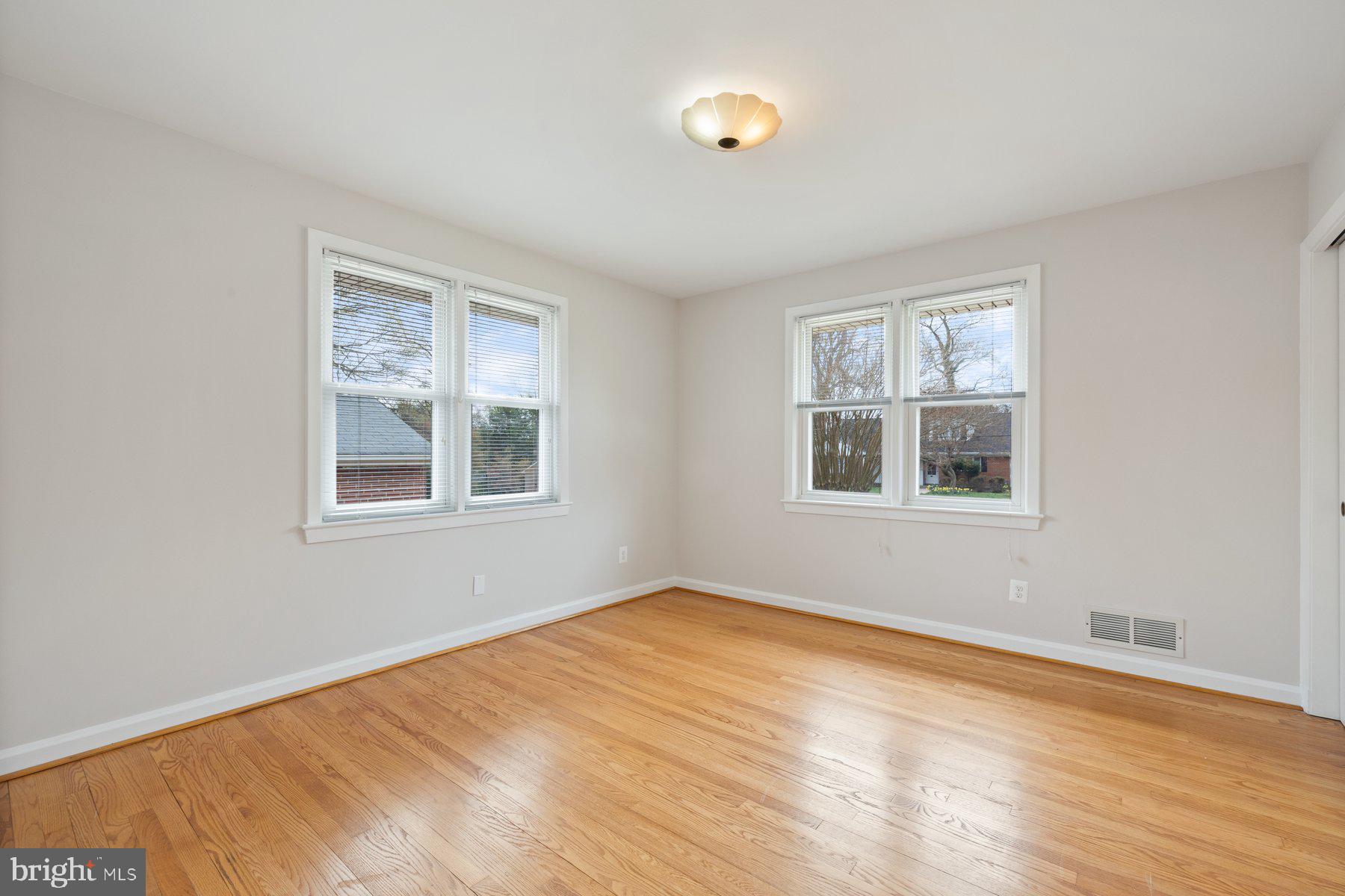 BURNT MILLS GAR-VILL - Residential