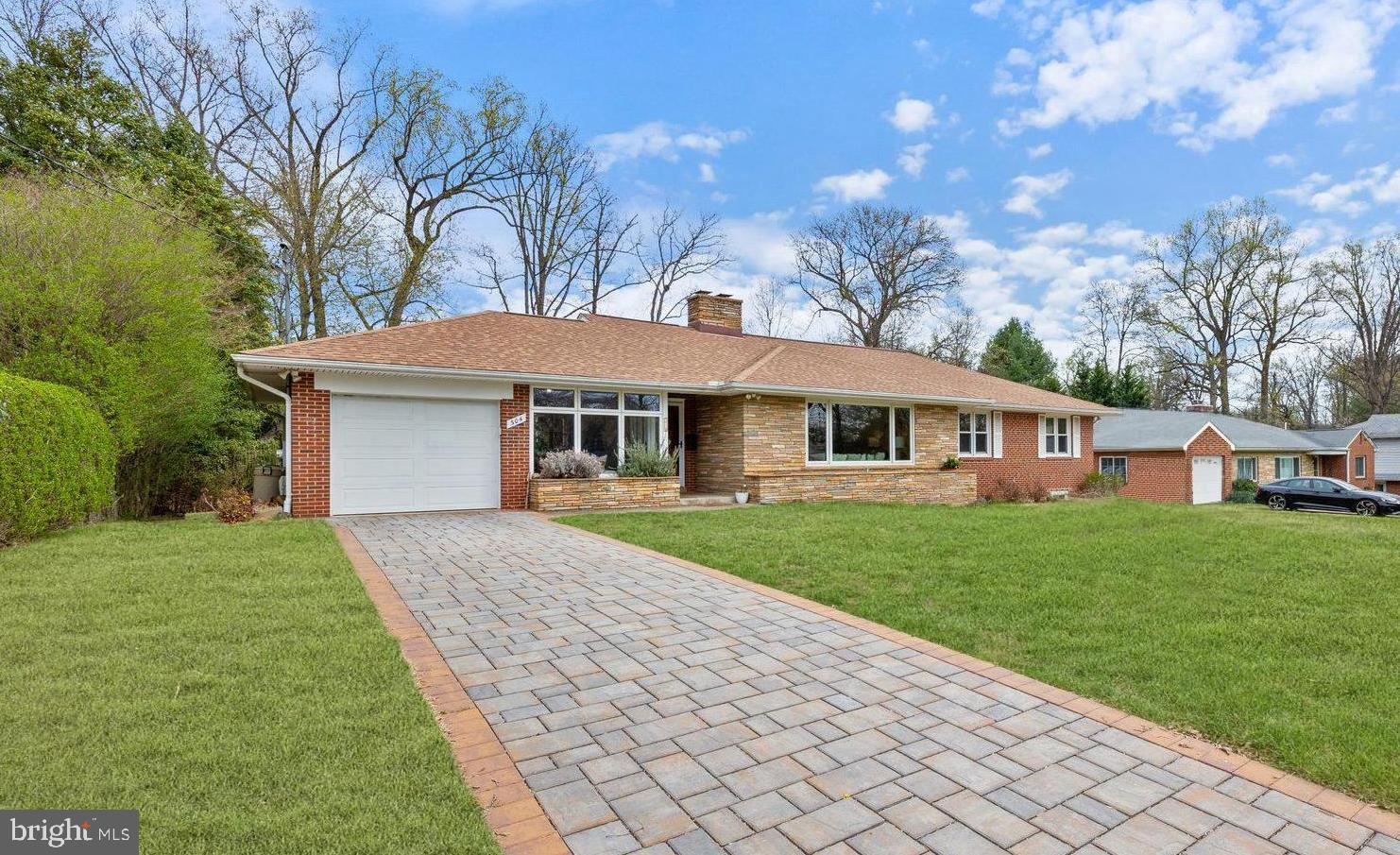 BURNT MILLS GAR-VILL - Residential