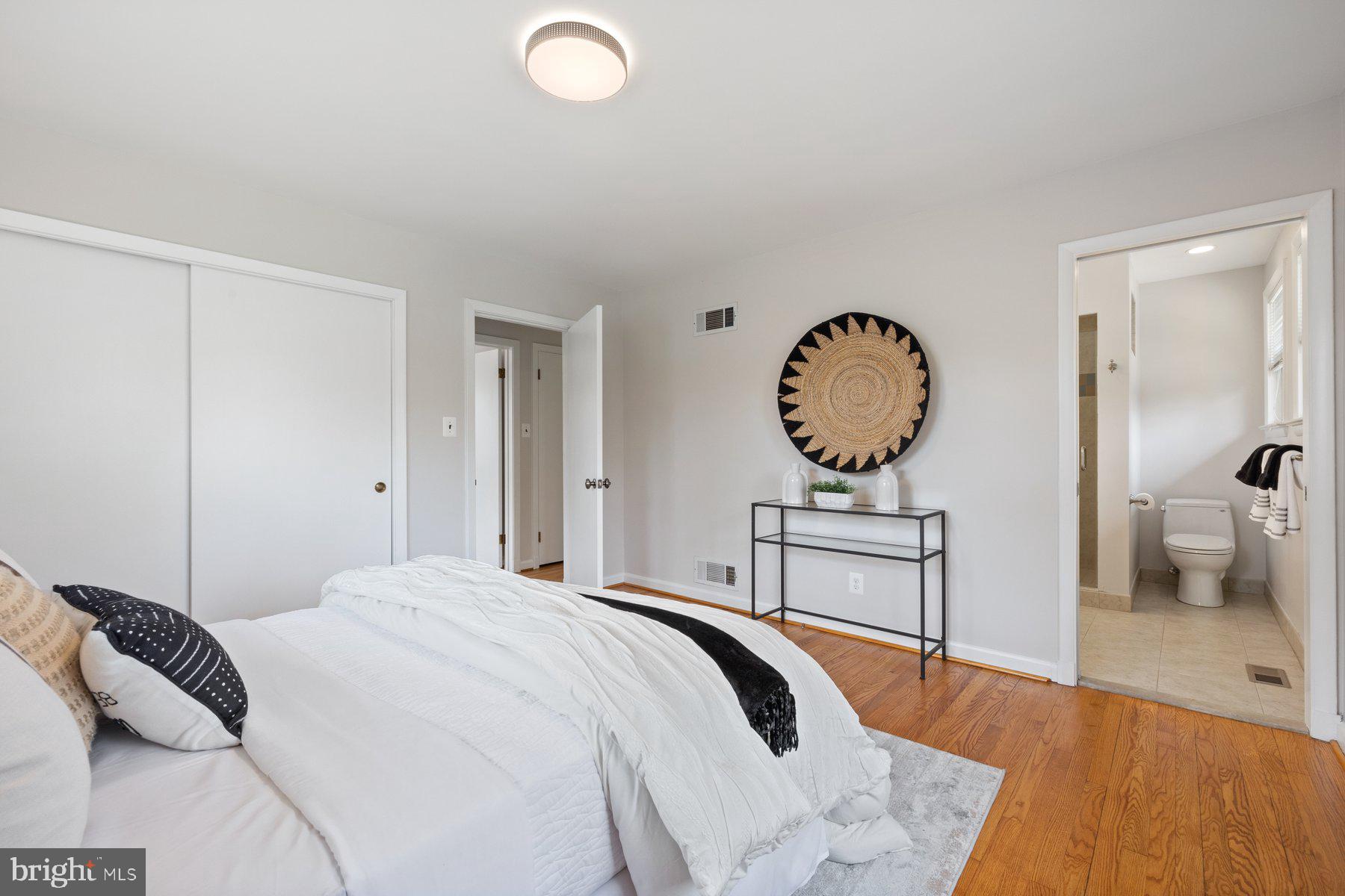 BURNT MILLS GAR-VILL - Residential