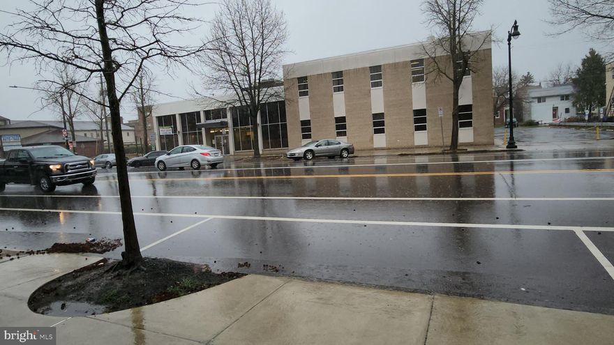 CLOSED NOW CLOSED NOW .IT WAS A WELL FARGO BANK .
Located in Pottstown, Montgomery County, Pennsylvania, this two-story building features a partial basement and a parking lot capable of accommodating approximately 30 vehicles. The property is situated between a major thoroughfare and a secondary road, with a dedicated entrance leading into the parking area. When the building operated as a bank, it was a substantial facility that included two drive-through deposit and teller lanes for deposits. Upon its opening, the bank was equipped with approximately 15 teller stations and boasted excellent interior amenities. The original 20-year lease term has since expired, and the bank chose not to renew the agreement. The building features a robust and well-engineered structural design; furthermore, the roof was completely replaced just six years ago. Consequently, the property is highly versatile: it can be utilized as general office space, reopened as a bank branch, or—specifically regarding the second floor—leased out as separate office units (accessible via a dedicated rear entrance located off the parking lot). The owner has significantly reduced the asking price from the initial $1 million figure; currently, the property is available for either outright purchase or lease. Seller financing is available, subject to standard closing conditions, with potential loan terms extending up to 20 years. The ground floor is suitable for opening various types of retail businesses or commercial establishments. Although there is currently a signed contract in place, the designated closing deadline has already passed; moreover, due to the extensive conditions stipulated by the original buyer, the property remains effectively available for any new interested party to acquire
2 story building , best facilities , central air and heat , good for bank ,office , care center , retail , ware house , lending company...., and investment property or owner use , , all clear windows . 2nd floor : divided into several compartments , or open widely for a big space , 3 drive way for depositing , 30 cars parking lot on the rear of building , 4 ways to come to parking lot , additional entrance door on the rear of building , roof was done just 2 years ago . . iF WANT TO RENT ,The monthly rent shall be $5,000.00 NNN