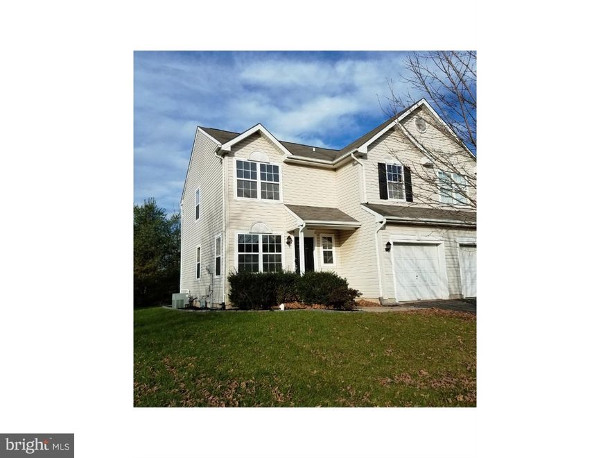 This is a very nice and spacious 2 bed / 3 bath twin home for RENT in Richland Township.  Master bedroom is fantastic, it has a private master bathroom, and multiple HUGE closets.  Home has an attached garage and unfinished basement -- Lots of space.  Available immediately!  Pet friendly, ask for more details.  Above 600 credit score, First, Last, Security Deposit upfront.