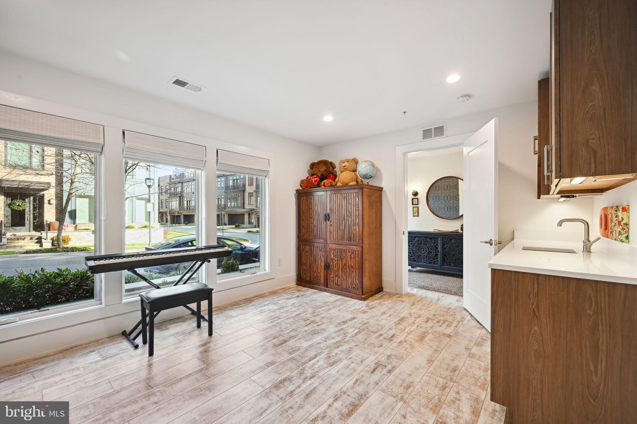 GROSVENOR HEIGHTS - Residential