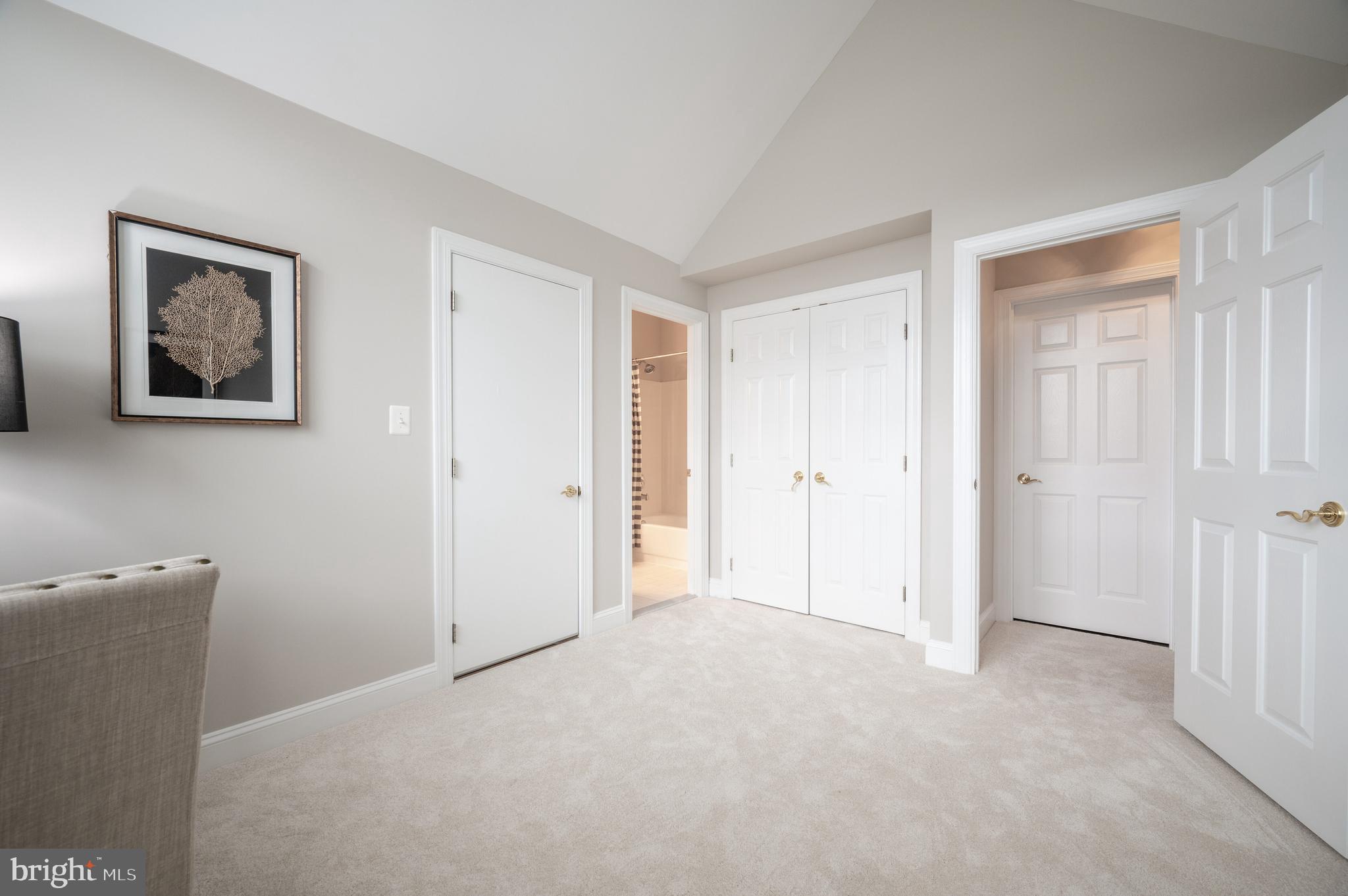 RIVERGATE - Residential