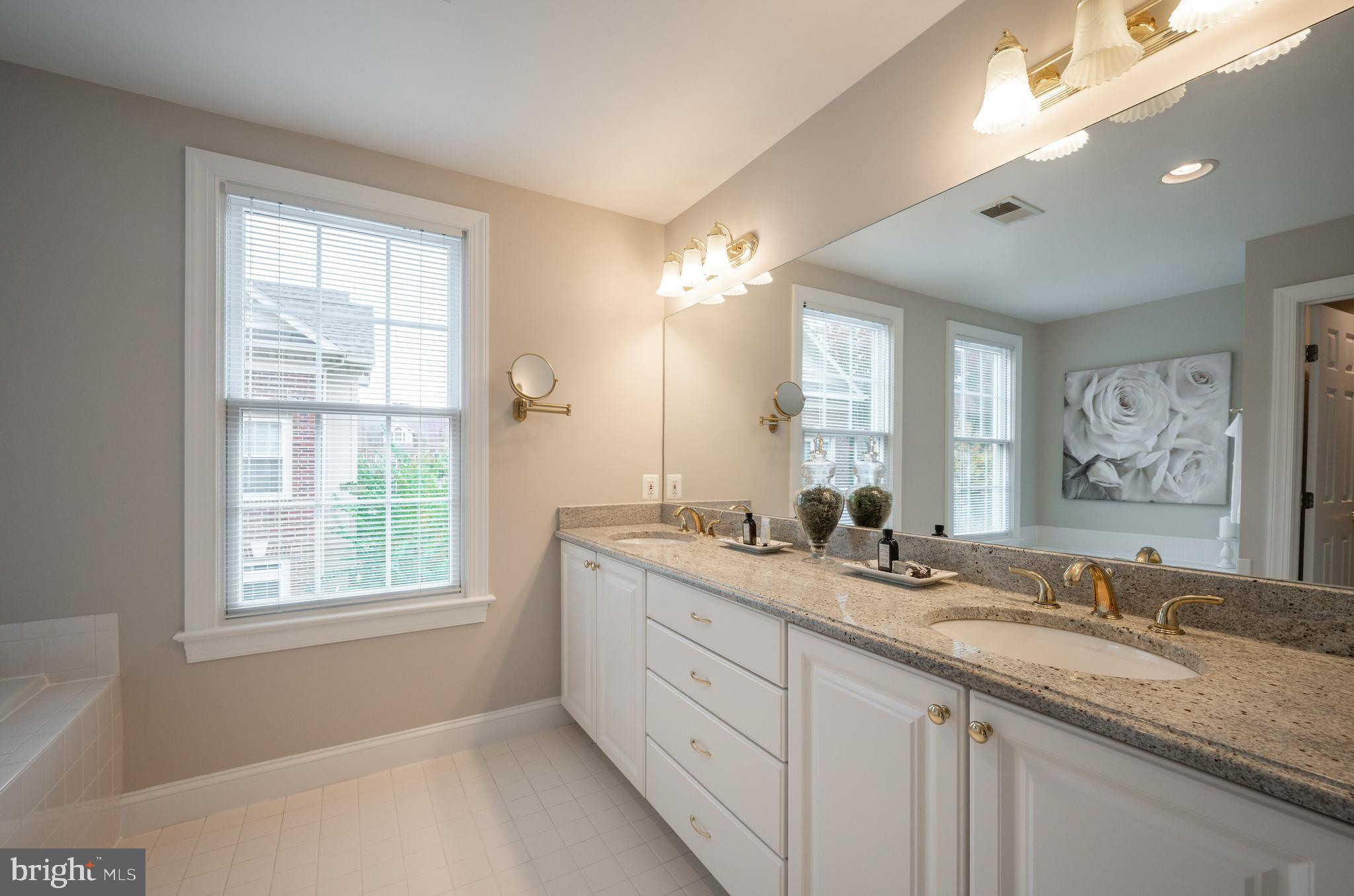 RIVERGATE - Residential