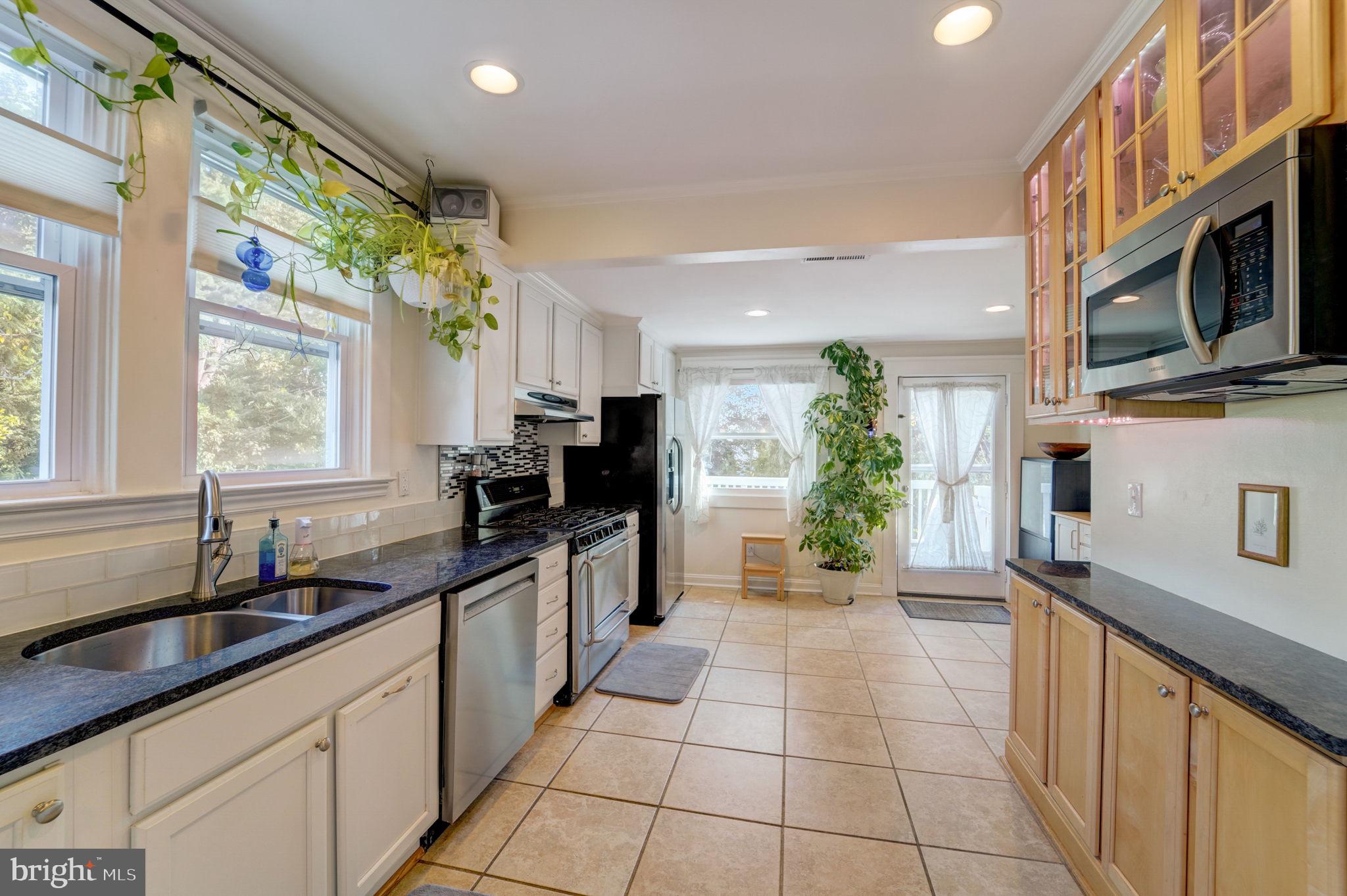 TOWSON MANOR - Residential