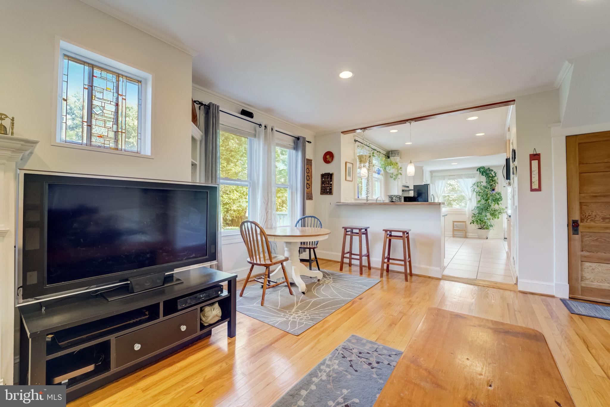 TOWSON MANOR - Residential