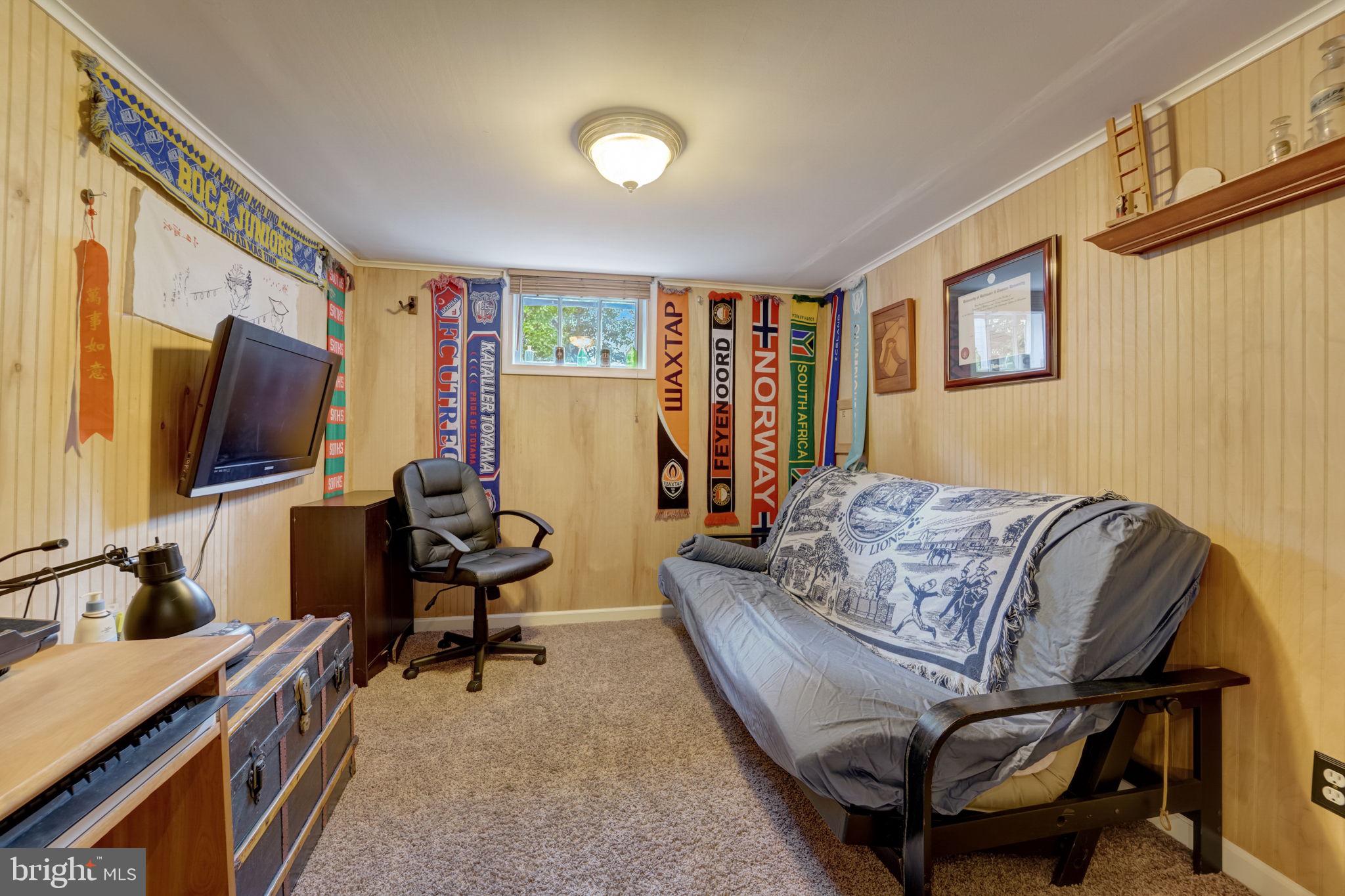 TOWSON MANOR - Residential