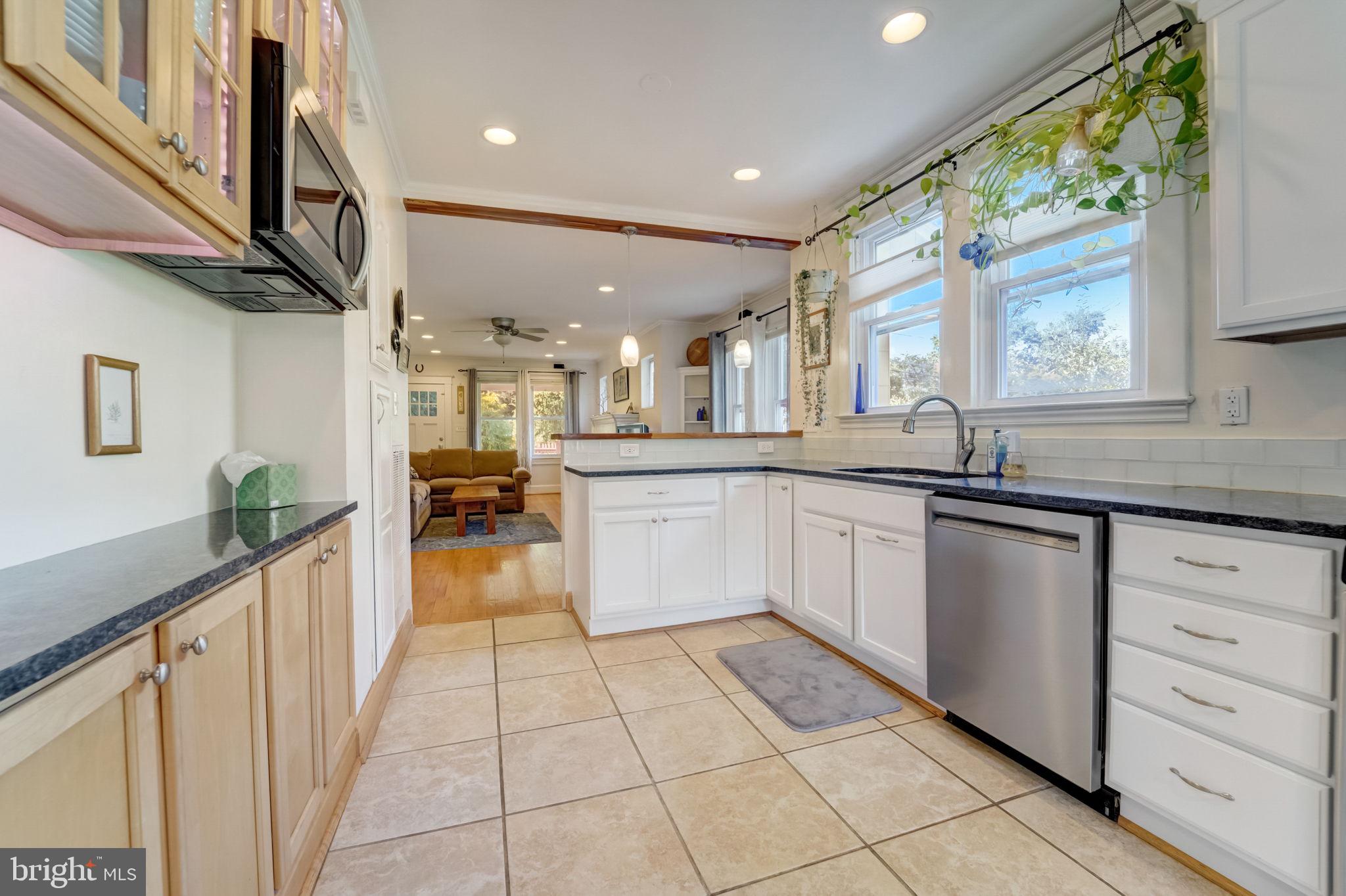 TOWSON MANOR - Residential