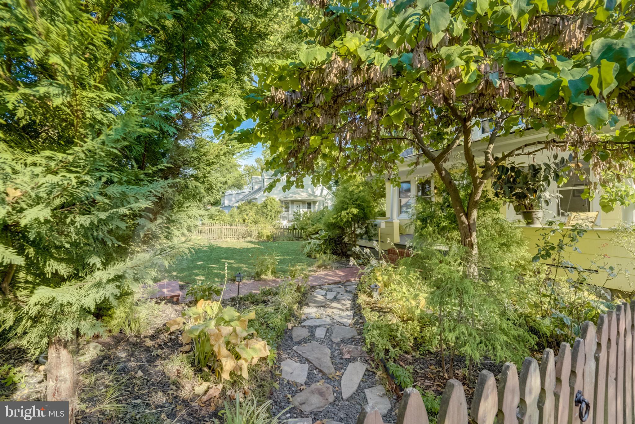 TOWSON MANOR - Residential