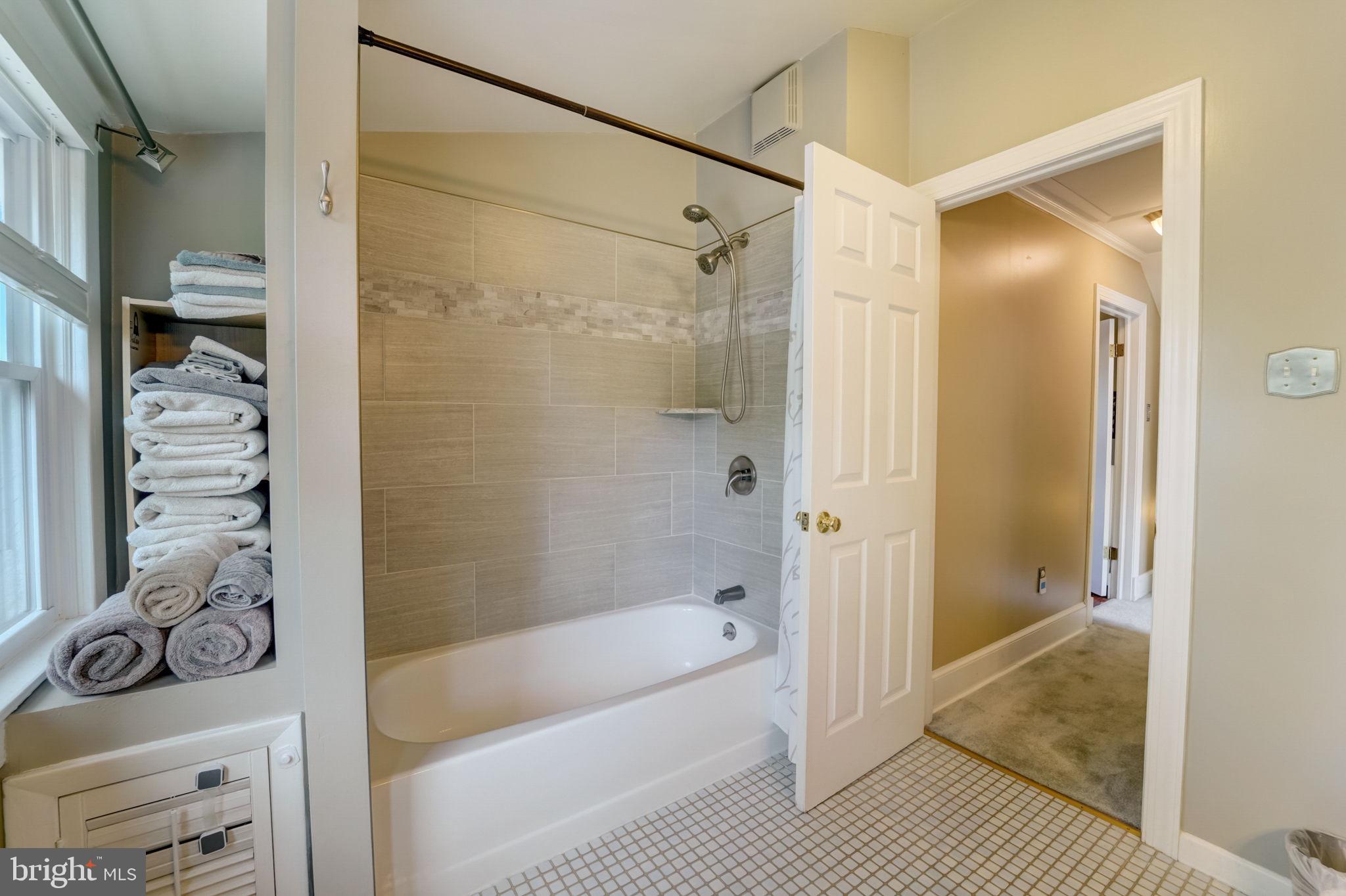 TOWSON MANOR - Residential