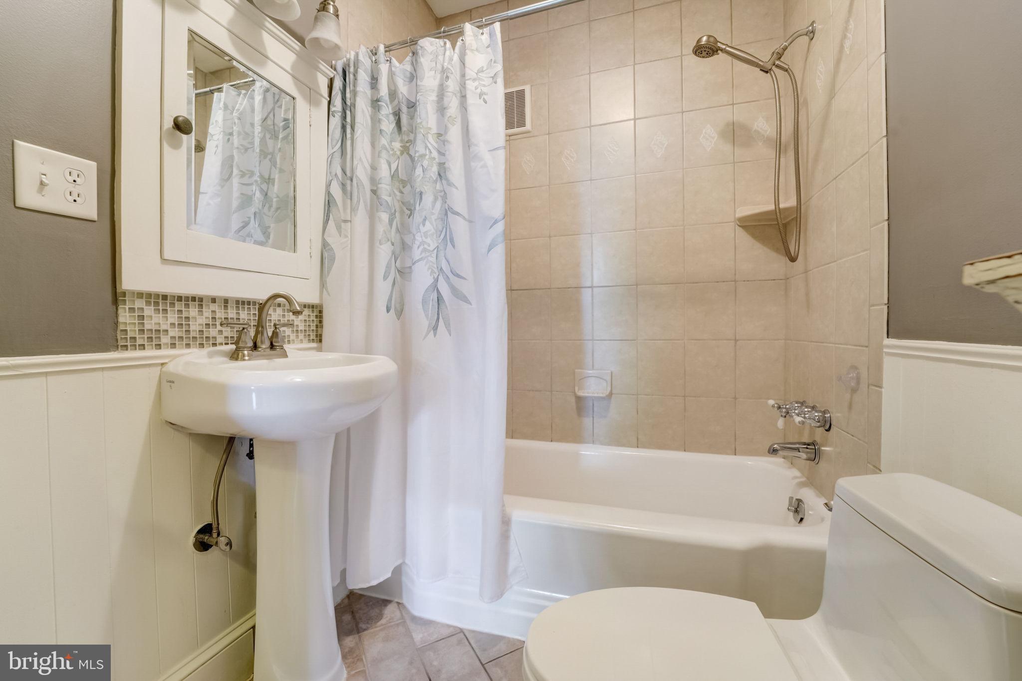 TOWSON MANOR - Residential