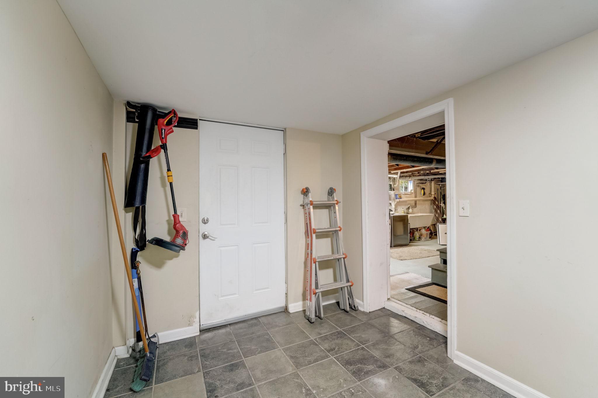 TOWSON MANOR - Residential