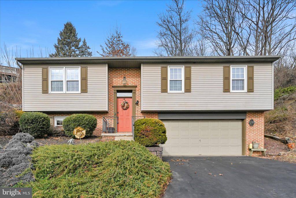 Photo of 129 Glen Court, EPHRATA, PA 17522 (MLS # PALA2081714)