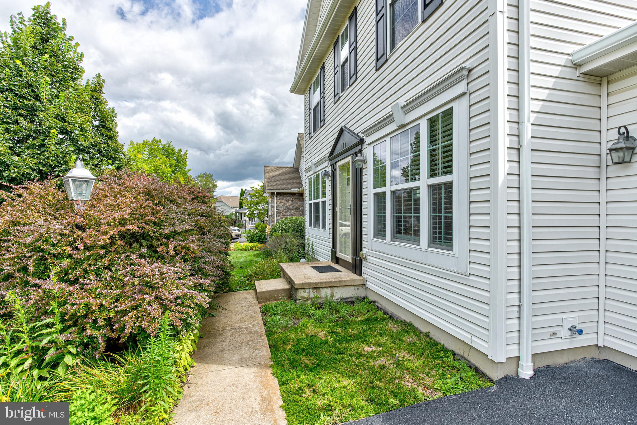 117 MEADOWHAWK LANE