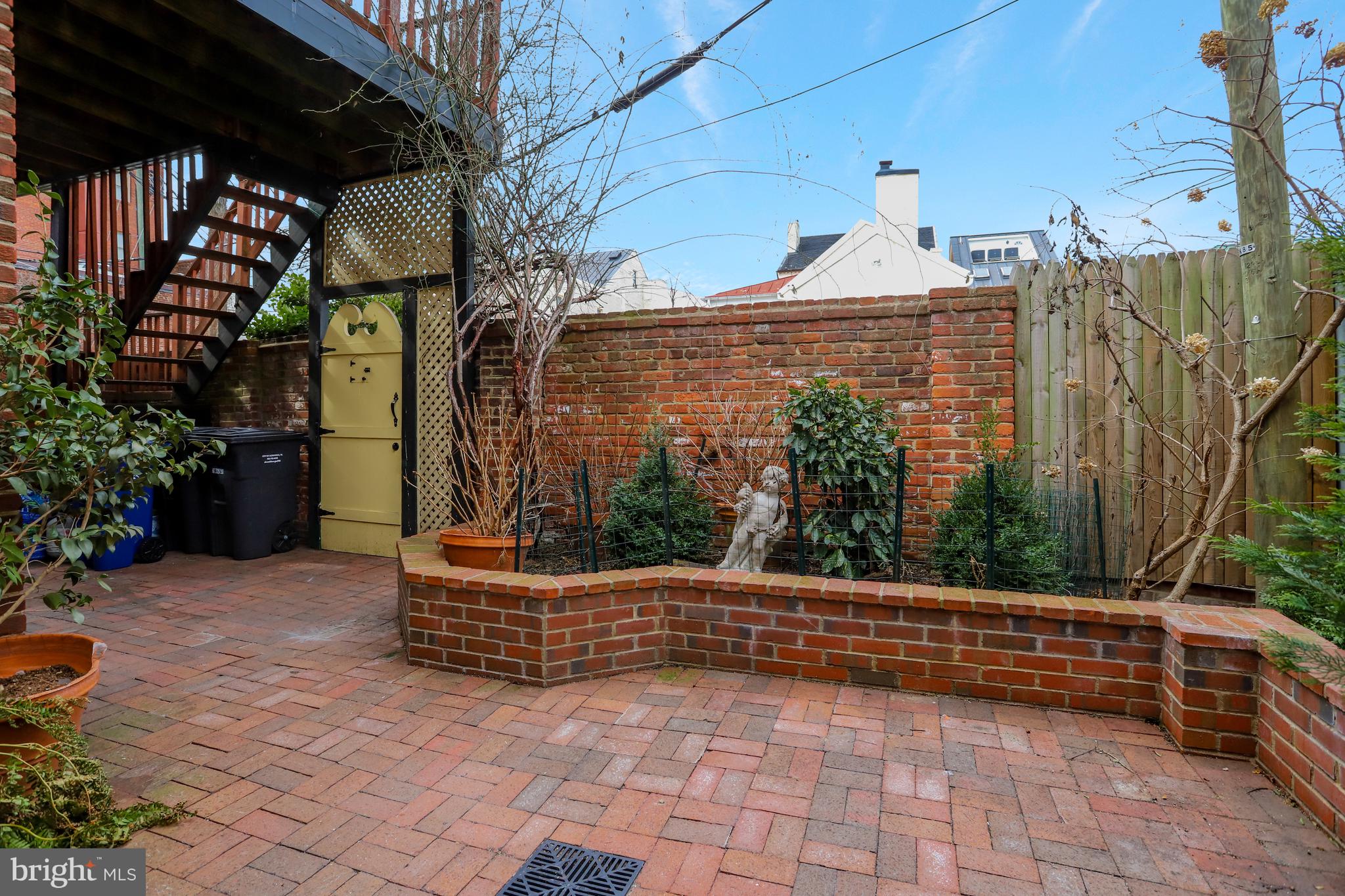 OLD TOWN ALEXANDRIA - Residential