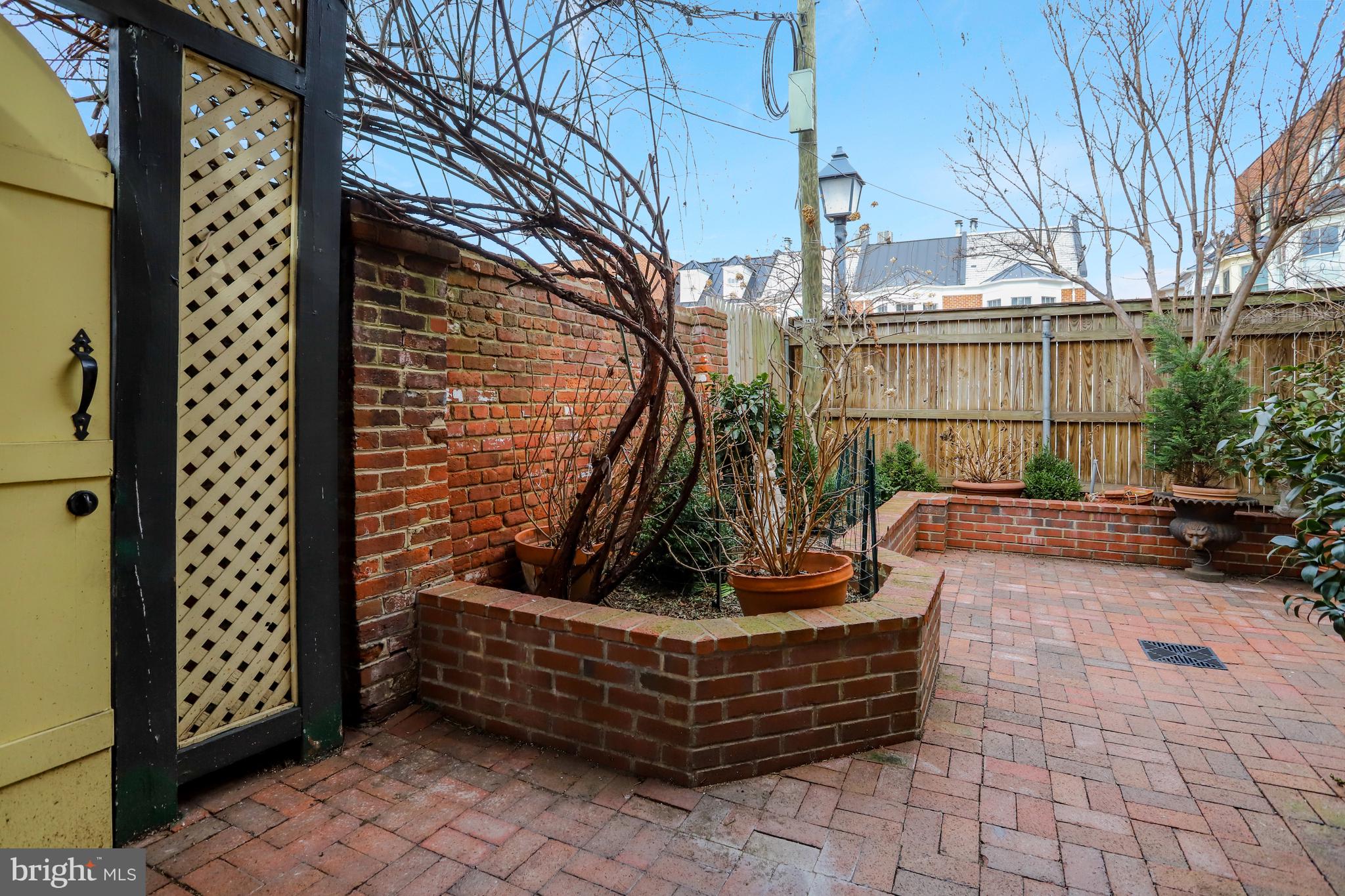 OLD TOWN ALEXANDRIA - Residential