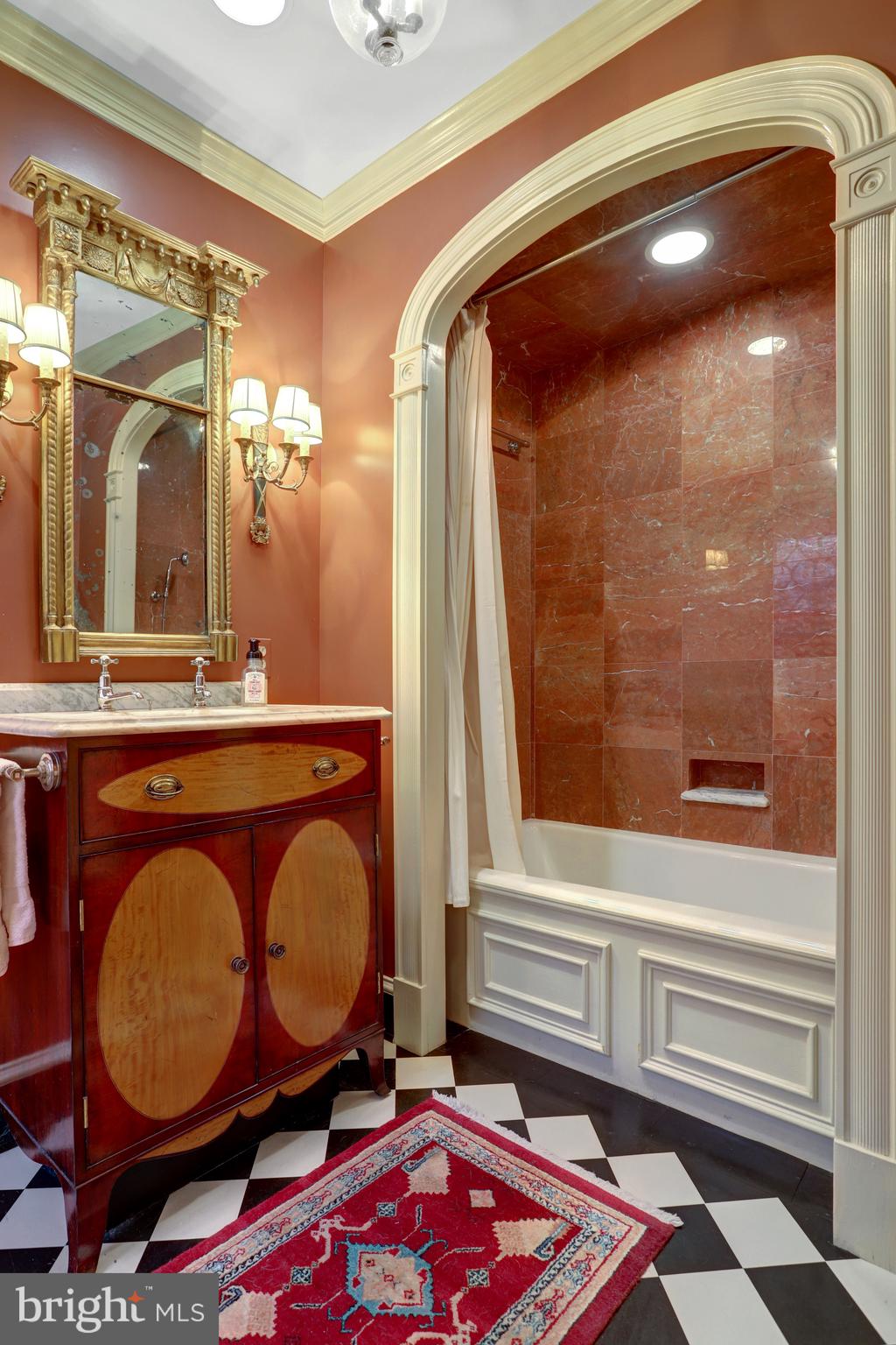 OLD TOWN ALEXANDRIA - Residential