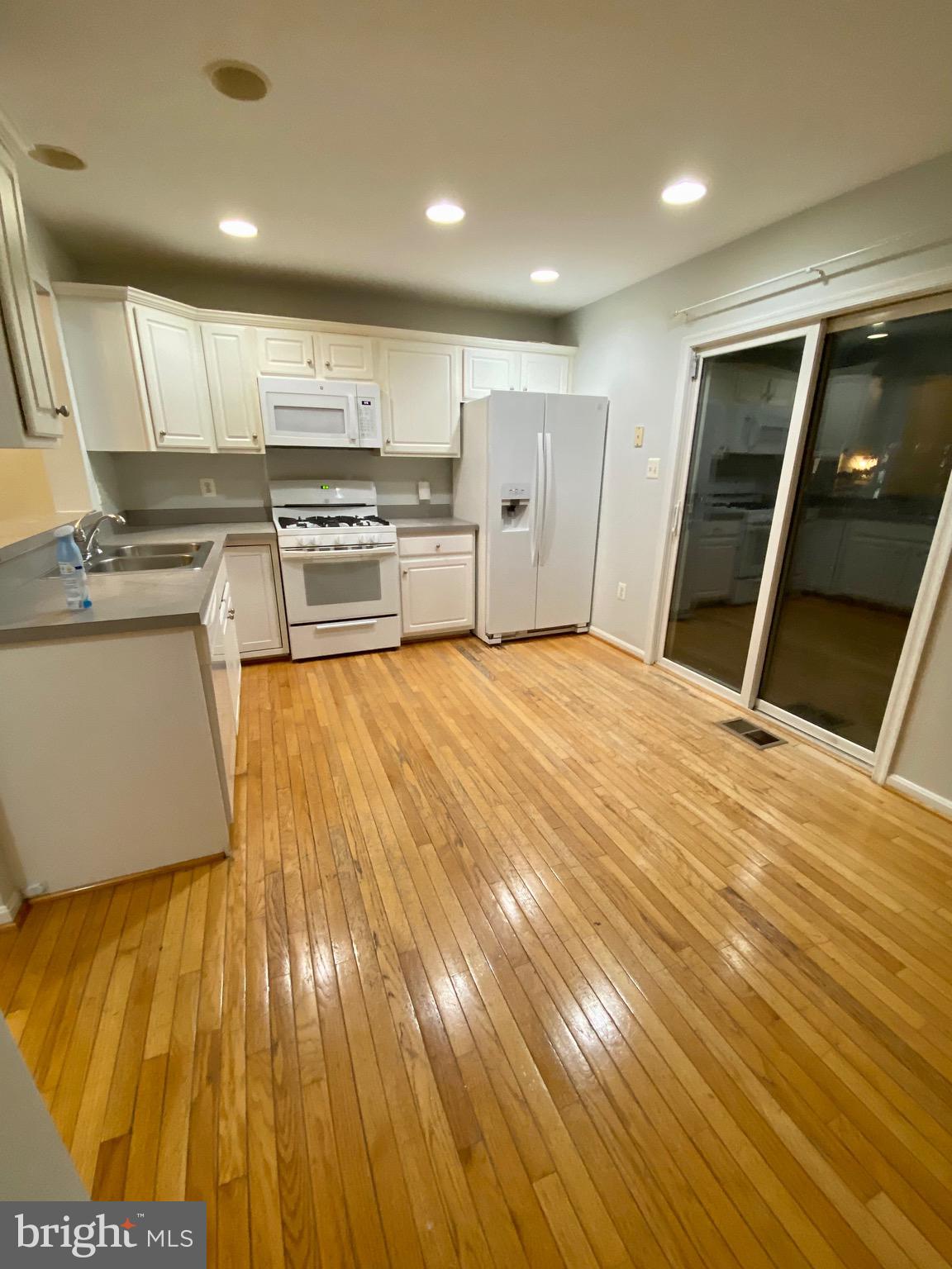 CROSSROADS - Residential Lease