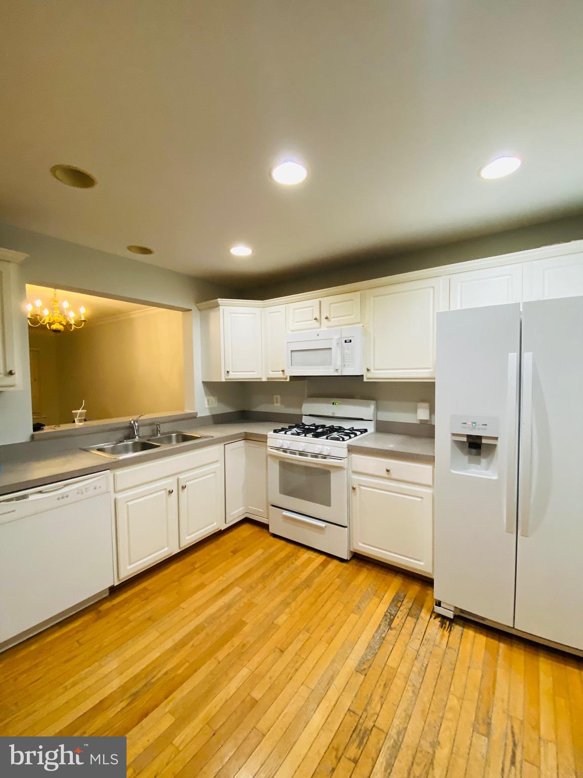 CROSSROADS - Residential Lease