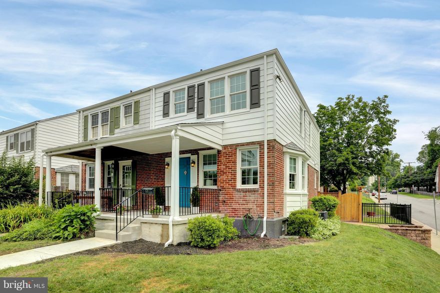 Fantastic 3 bed, 2 bath. Refinished HW flooring in all beds and LR. Gourmet kitchen with updated delux wood cabinets, granite island, granite counter tops, tile floor. Finished carpeted basement with surround sound, granite bar top equipped with deep sink and keg refrigerator. LL bath with dual headed shower and bench seat. Beautiful patio with covered porch and cedar privacy fence. Awesome Home!