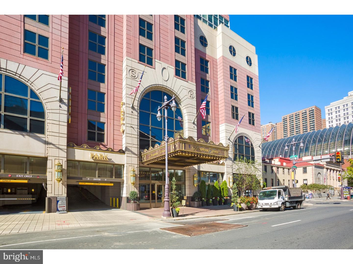 AVENUE OF THE ARTS - Residential