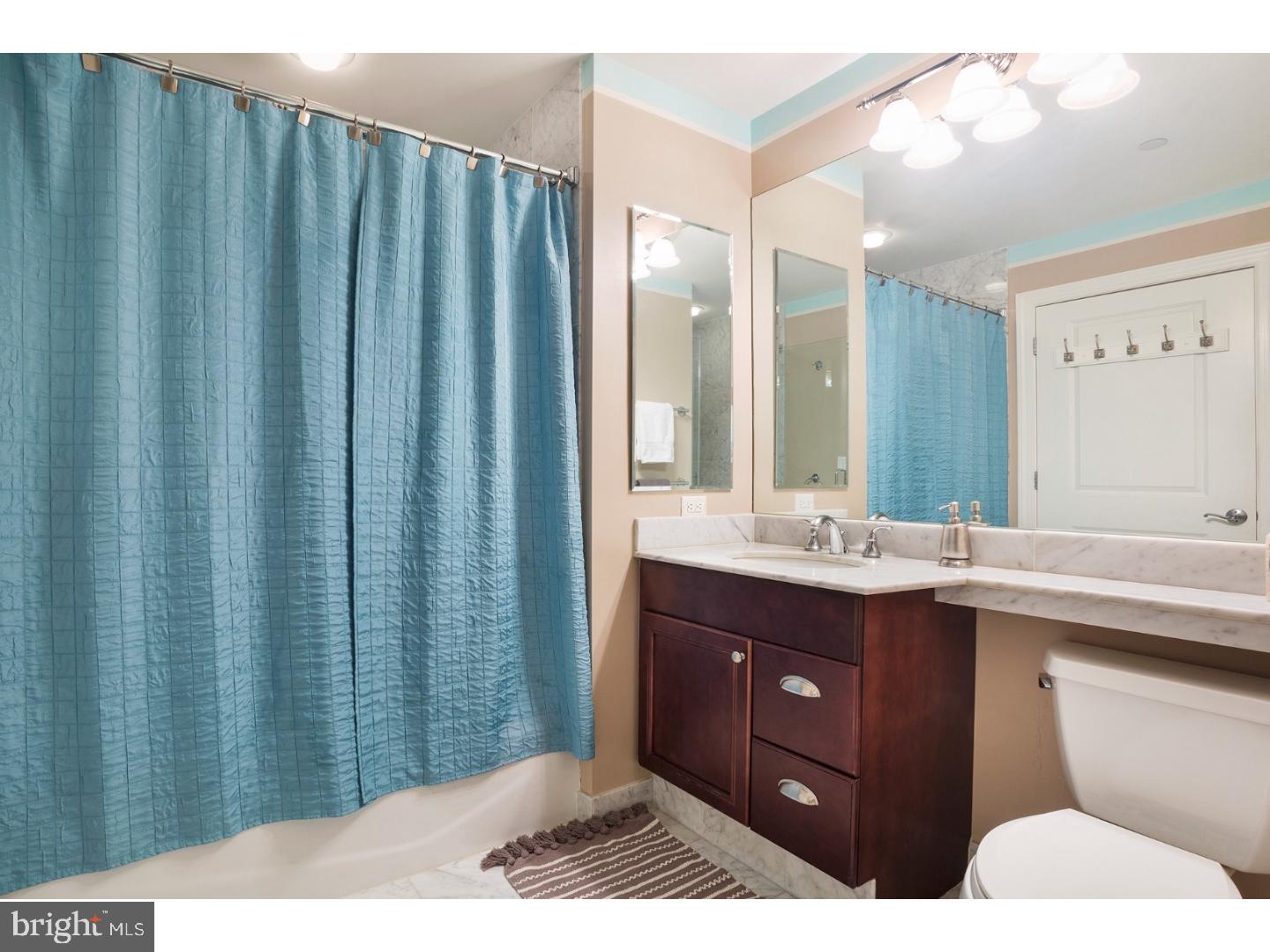 AVENUE OF THE ARTS - Residential