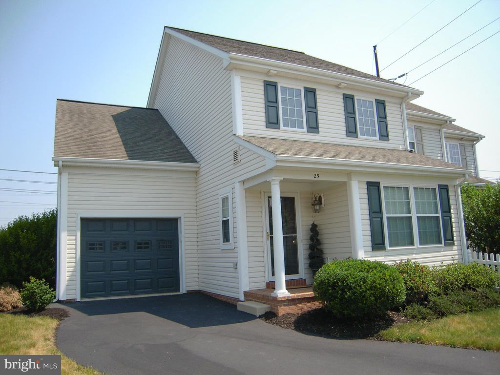 Photo of 25 SEMPLE CT, LITITZ, PA 17543 (MLS # PALA2038292)