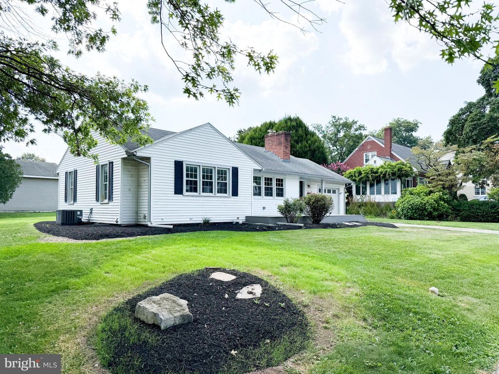 Photo of 324 Highlawn Avenue, ELIZABETHTOWN, PA 17022 (MLS # PALA2074004)