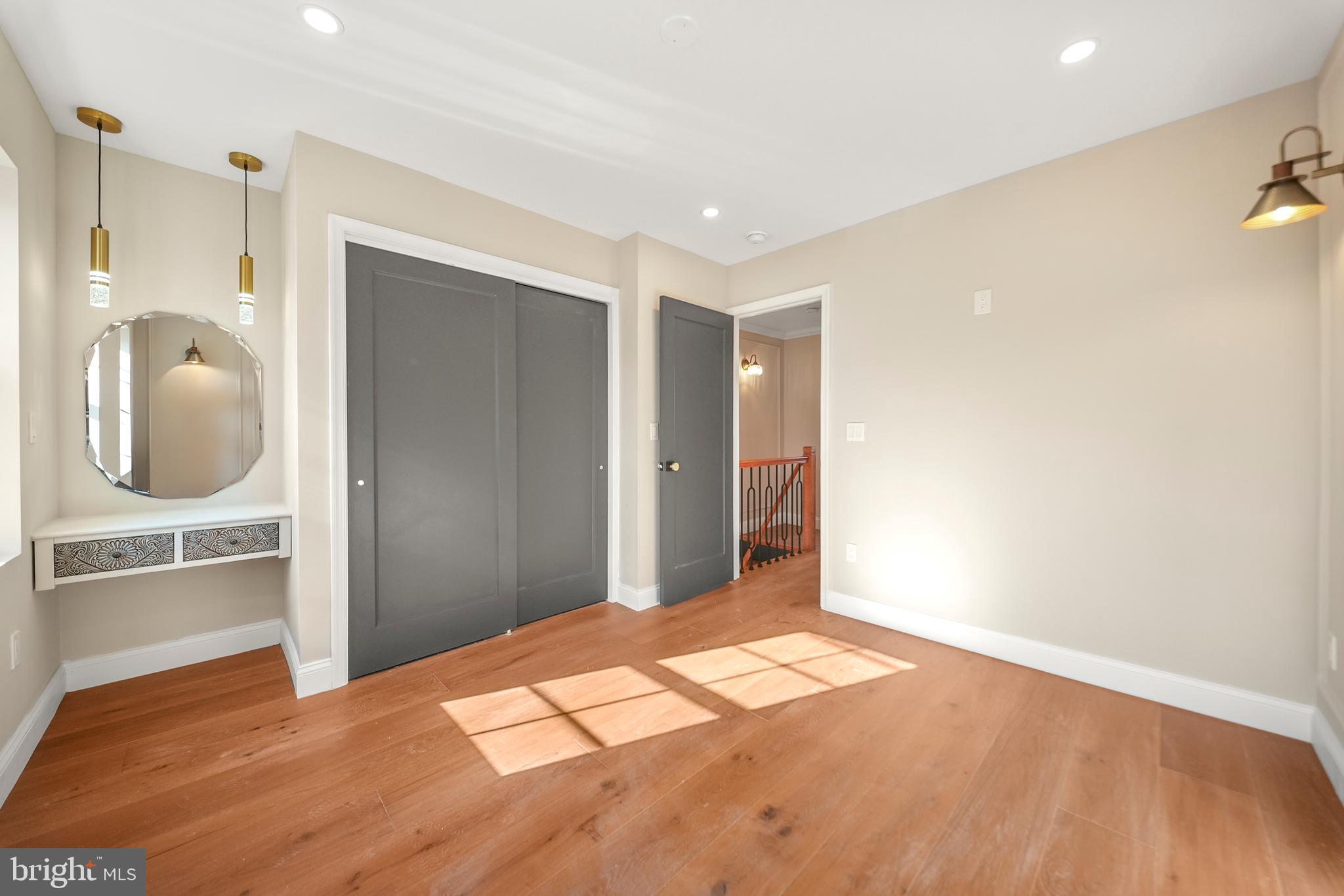 LOWER MOYAMENSING - Residential