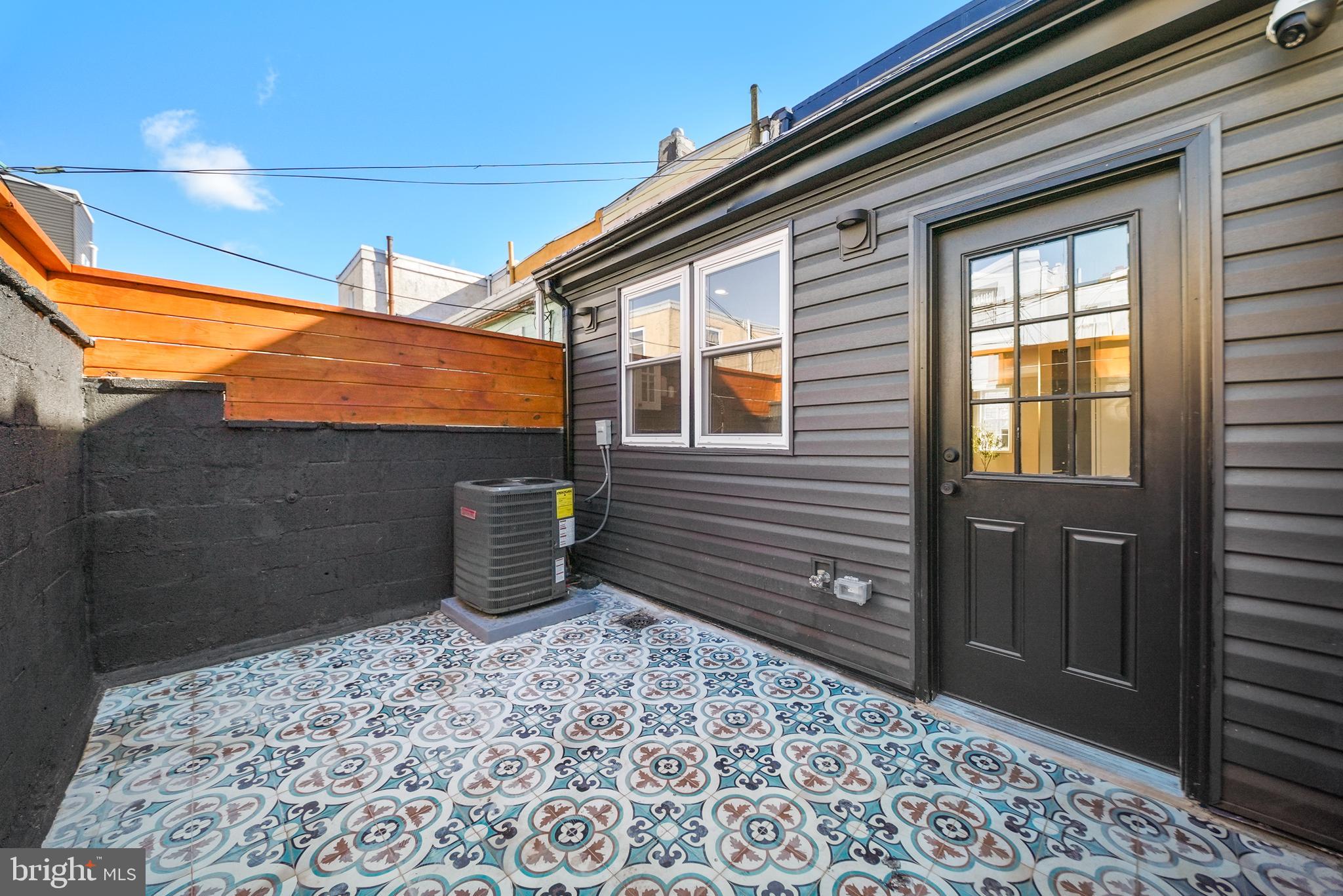 LOWER MOYAMENSING - Residential