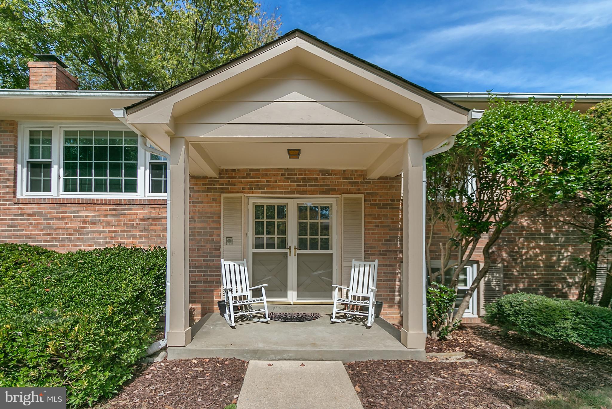 BUYER DID NOT PERFORM VERY NICE SPLIT FOYER WITH NEW ROOF, NEW WINDOWS, NEW KITCHEN, UPDATED BATHS, NEW ROOF, LARGE DECK. HOT TUB