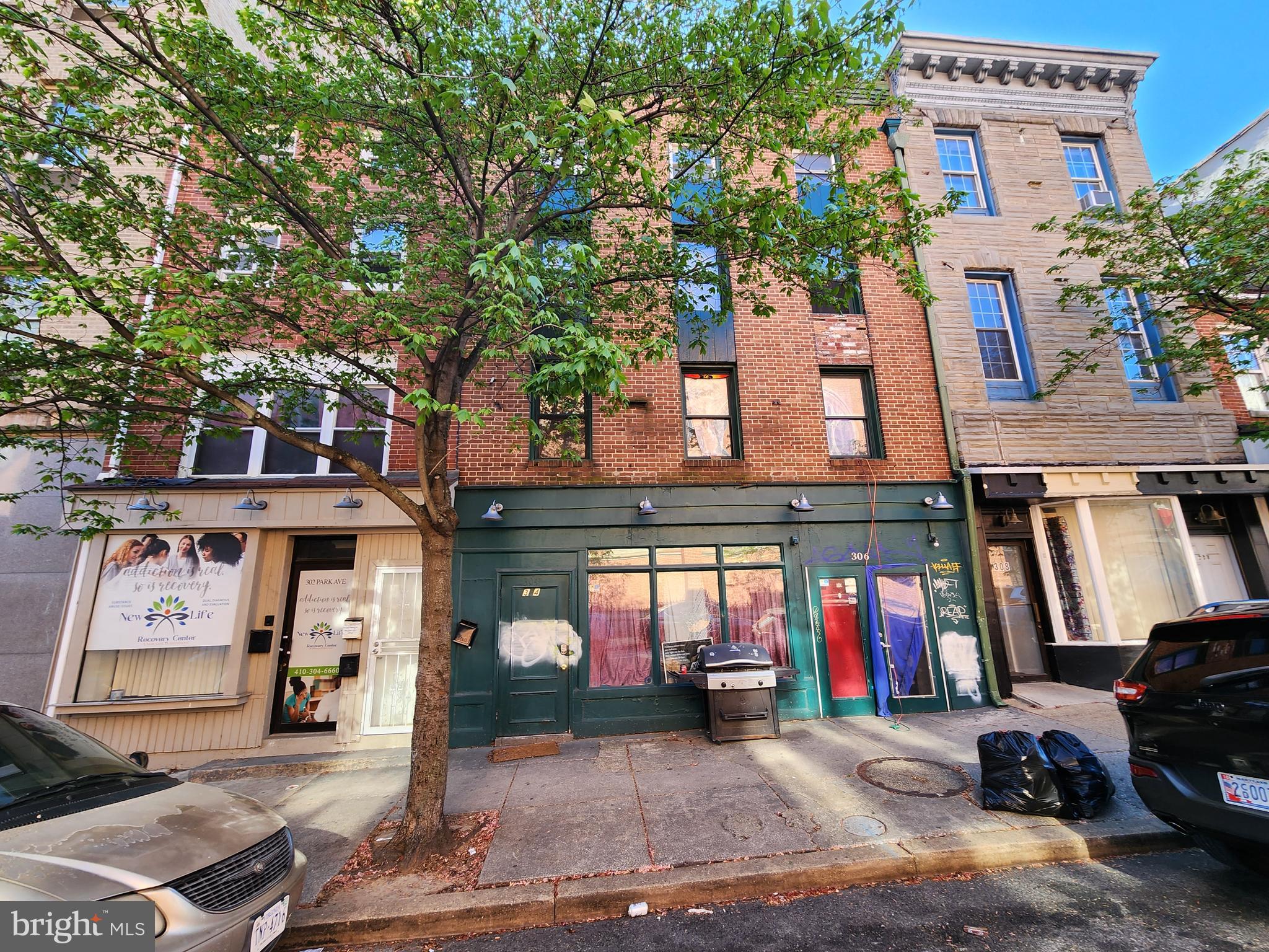 POST AUCTION: MAKE AN OFFER! Deposit: $40,000. 3 Story Mix Use Commercial Townhouse located in the Downtown area of Baltimore City. Units are separately metered (see property features below for more detailed information). Residents can enjoy the nearby attractions such as Lexington Market, Oriole Park at Camden Yards, M&T Bank Stadium, Baltimore Convention Center, National Aquarium, University of Maryland Medical Center, & Charles Center Metro Station. Easy Access to Major Traffic Artery Light St & I-83.