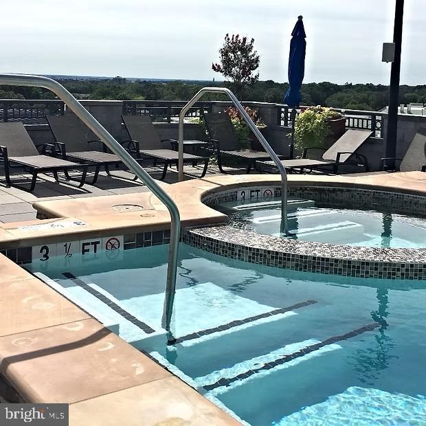 CLARENDON 1021 - Residential