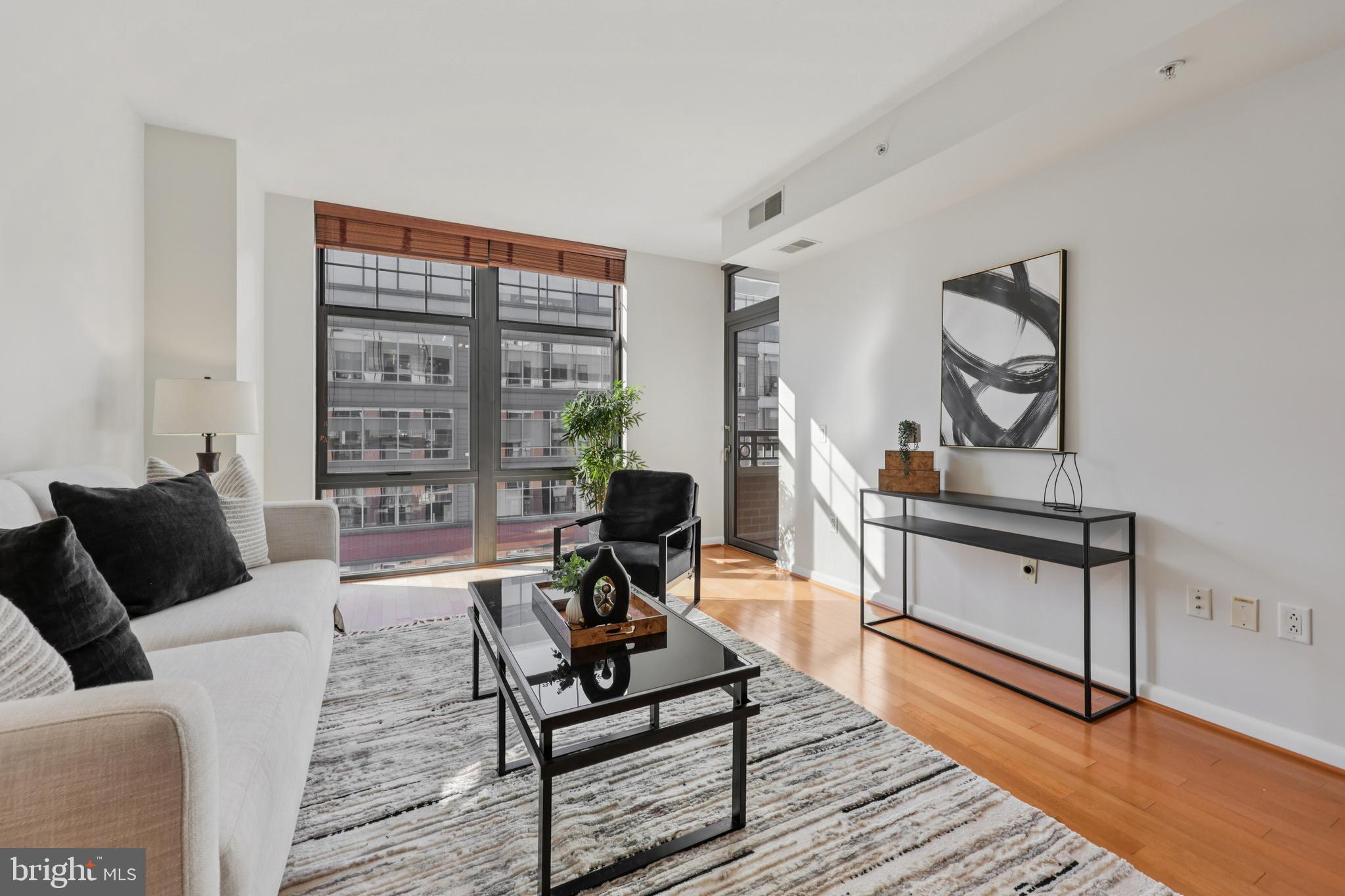 1021 N GARFIELD STREET 819