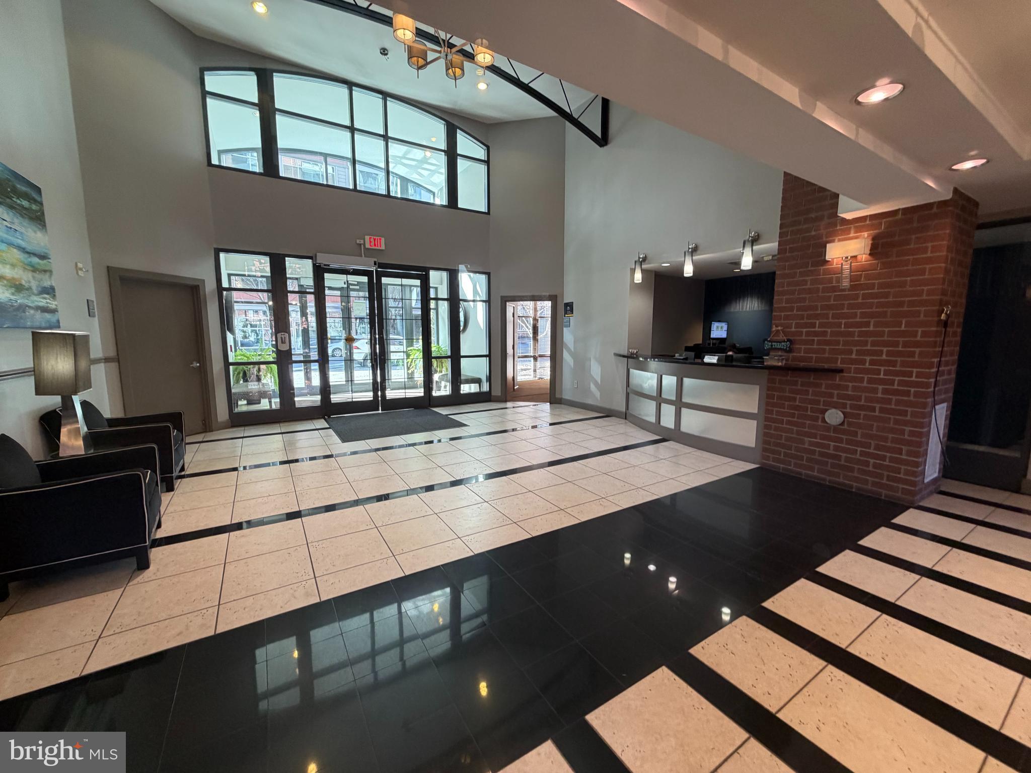 CLARENDON 1021 - Residential