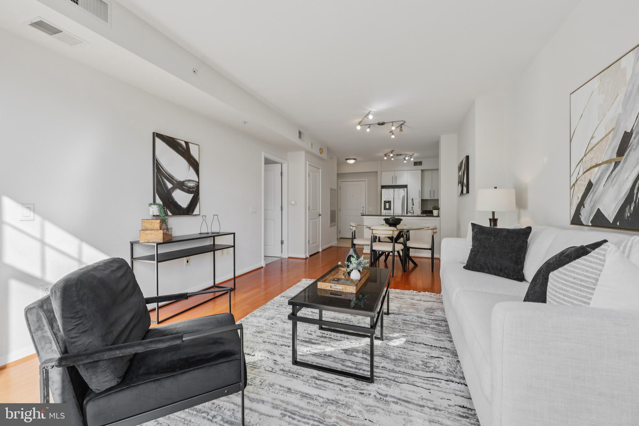 1021 N GARFIELD STREET 819