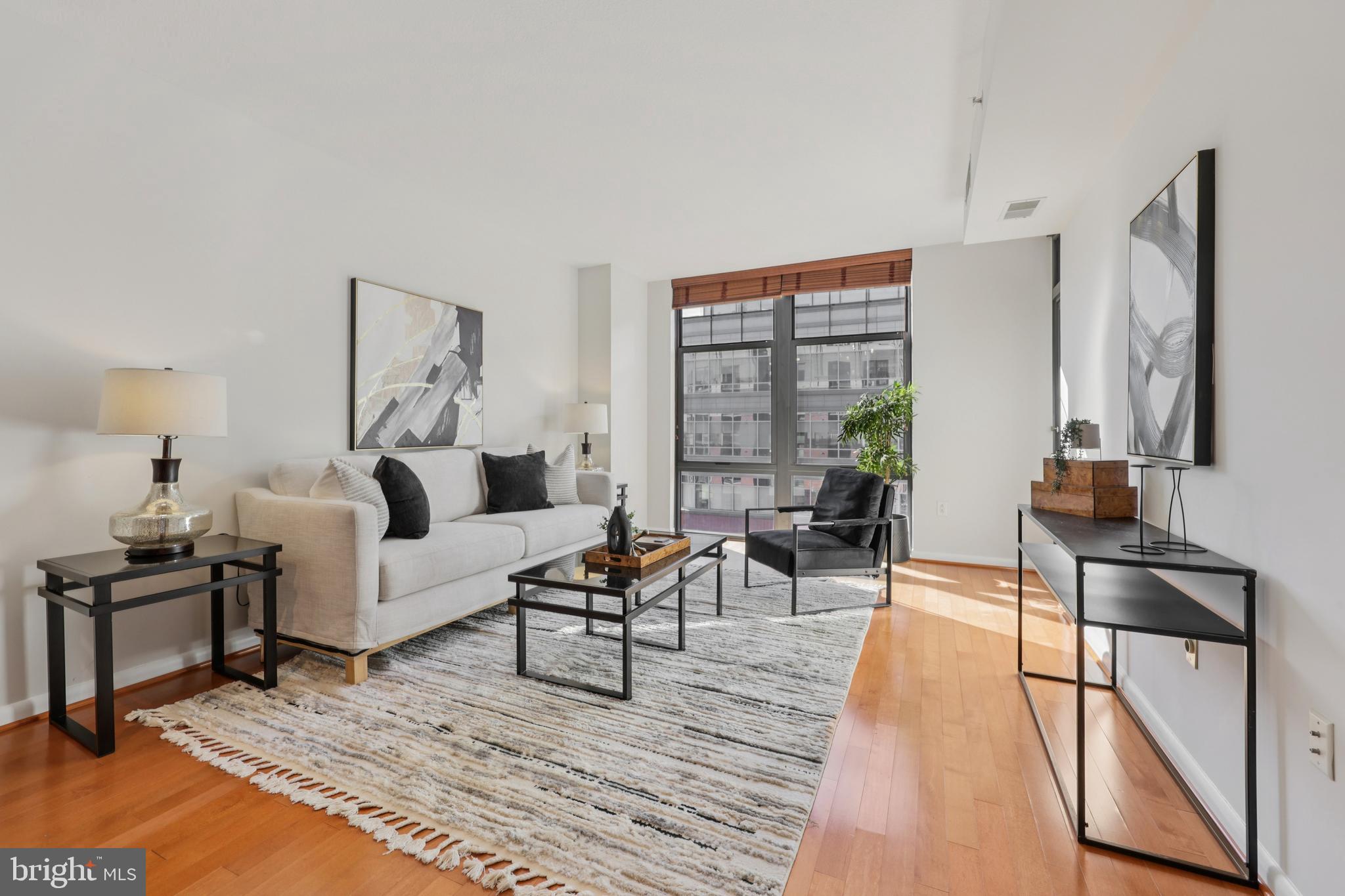 1021 N GARFIELD STREET 819