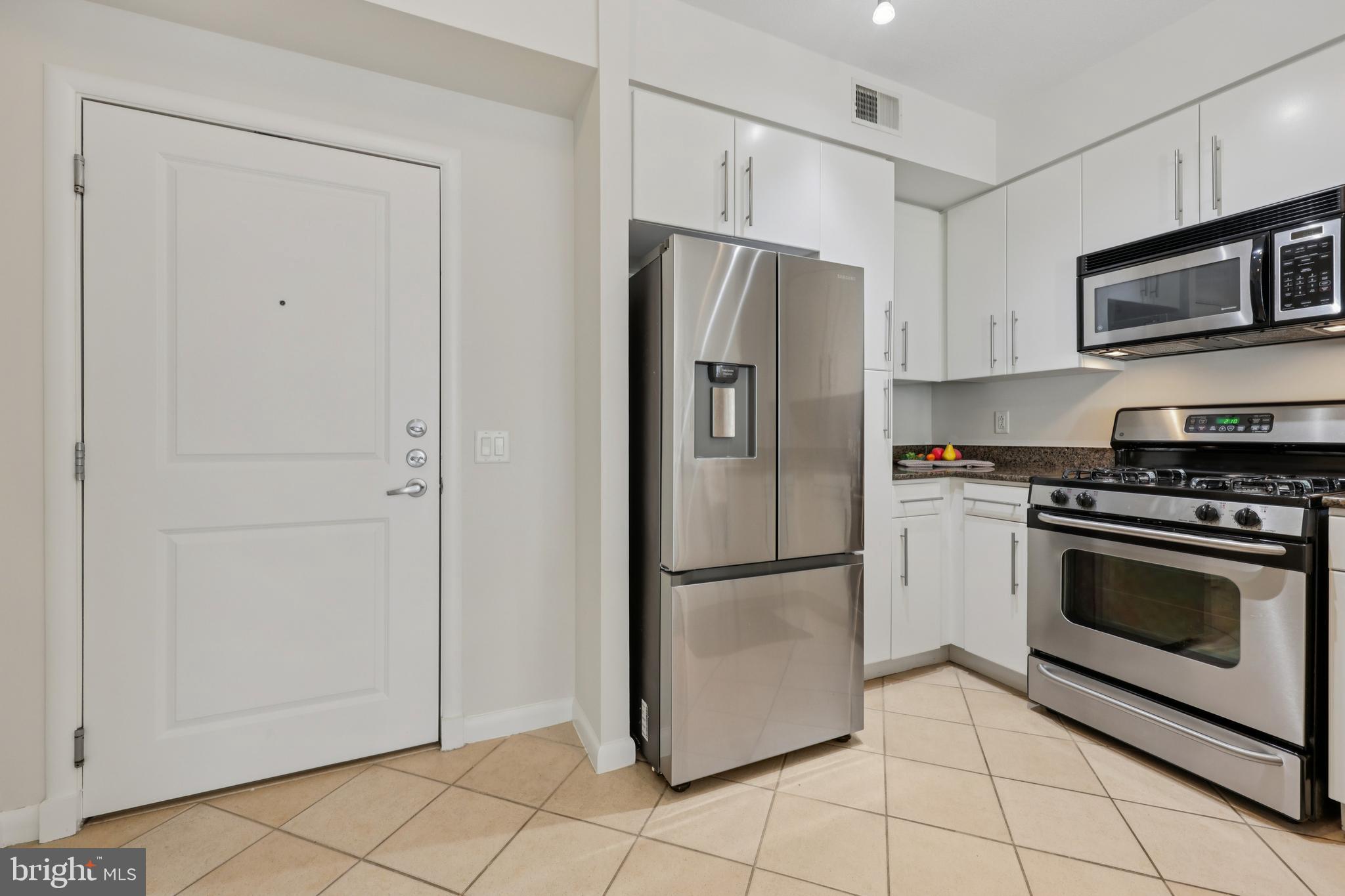 CLARENDON 1021 - Residential