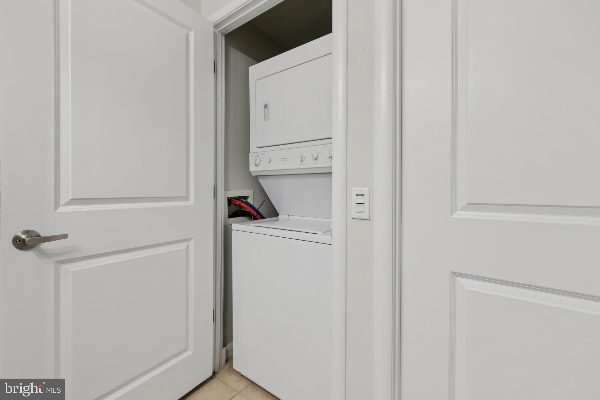 CLARENDON 1021 - Residential