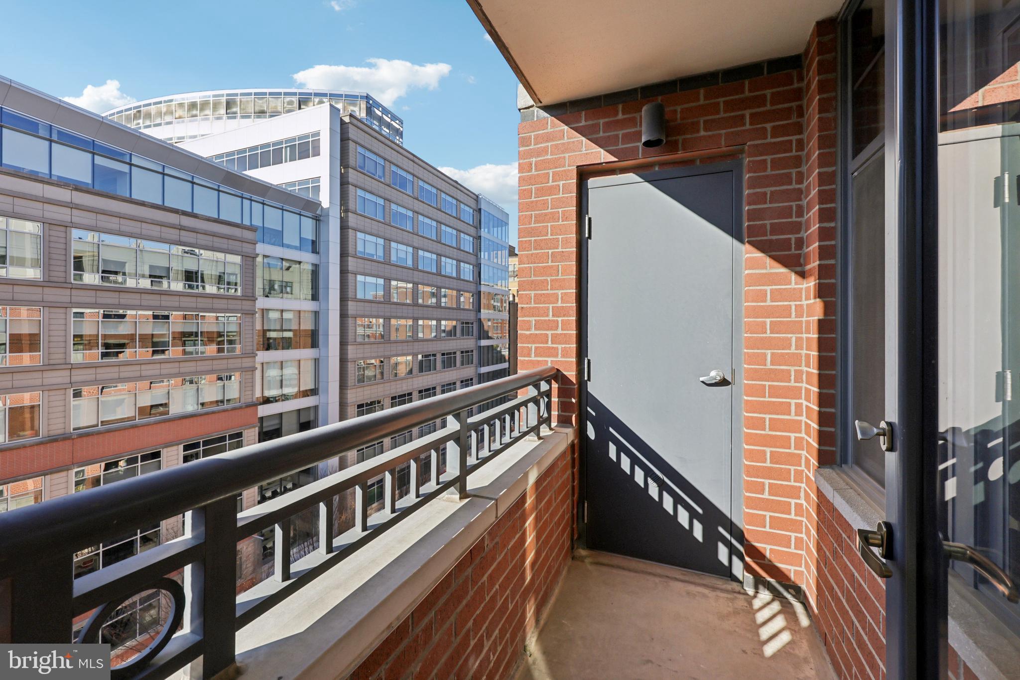 CLARENDON 1021 - Residential